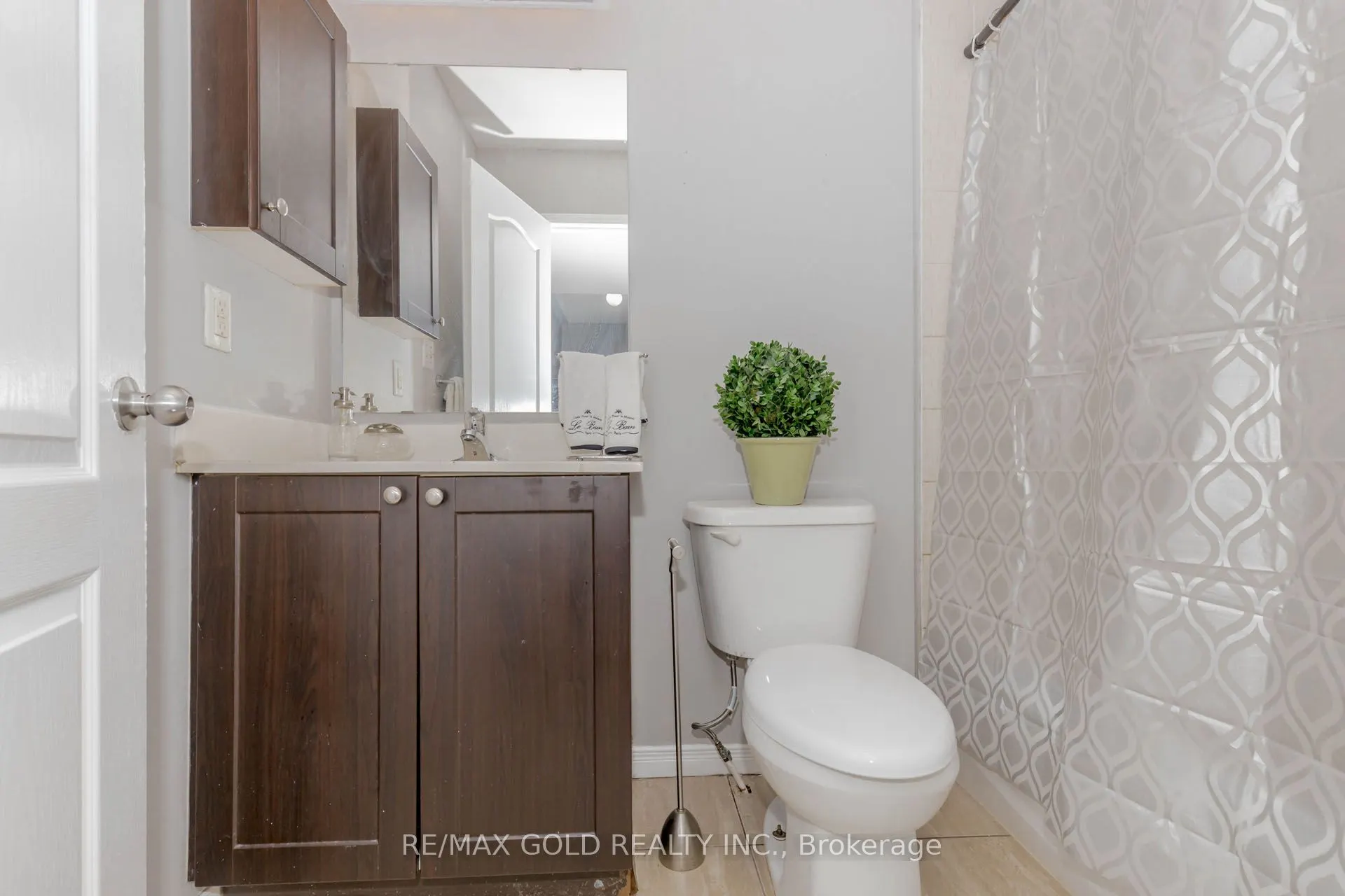 2468 Post Road, #20