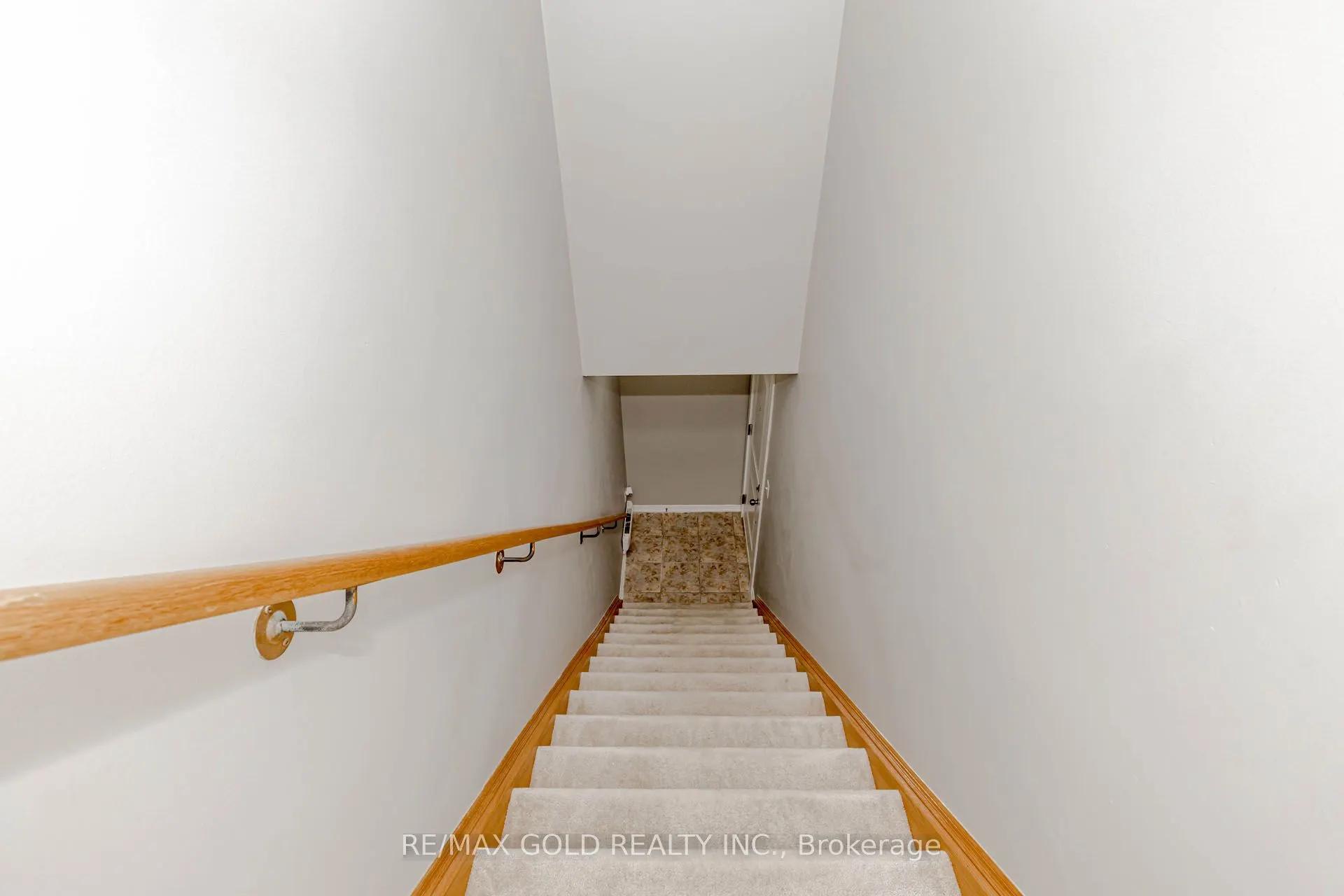 2468 Post Road, #20