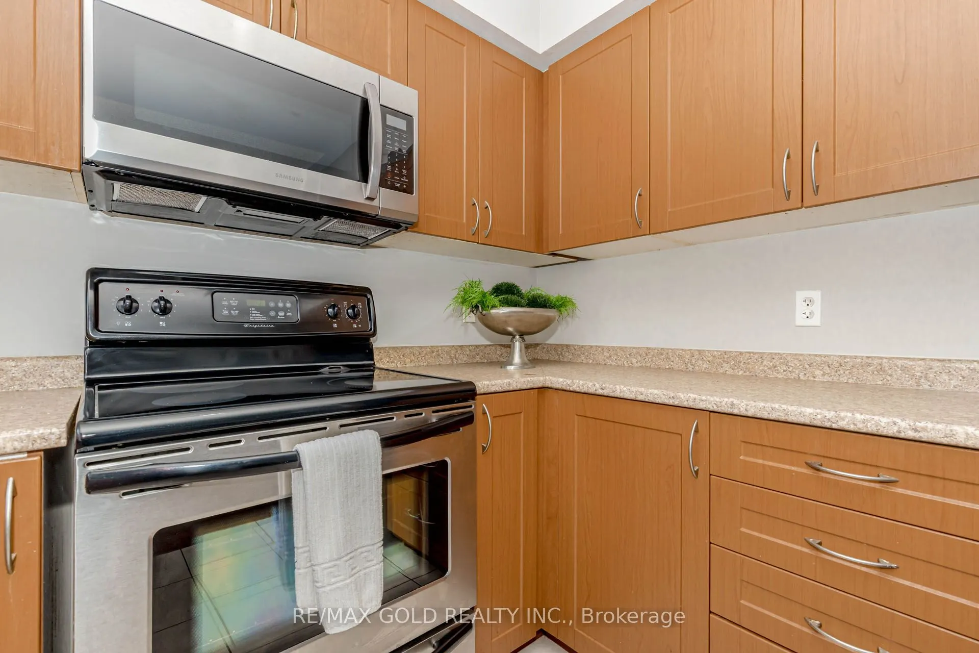 2468 Post Road, #20