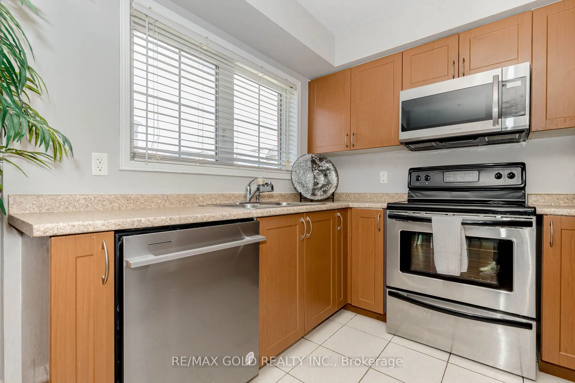 2468 Post Road, #20
