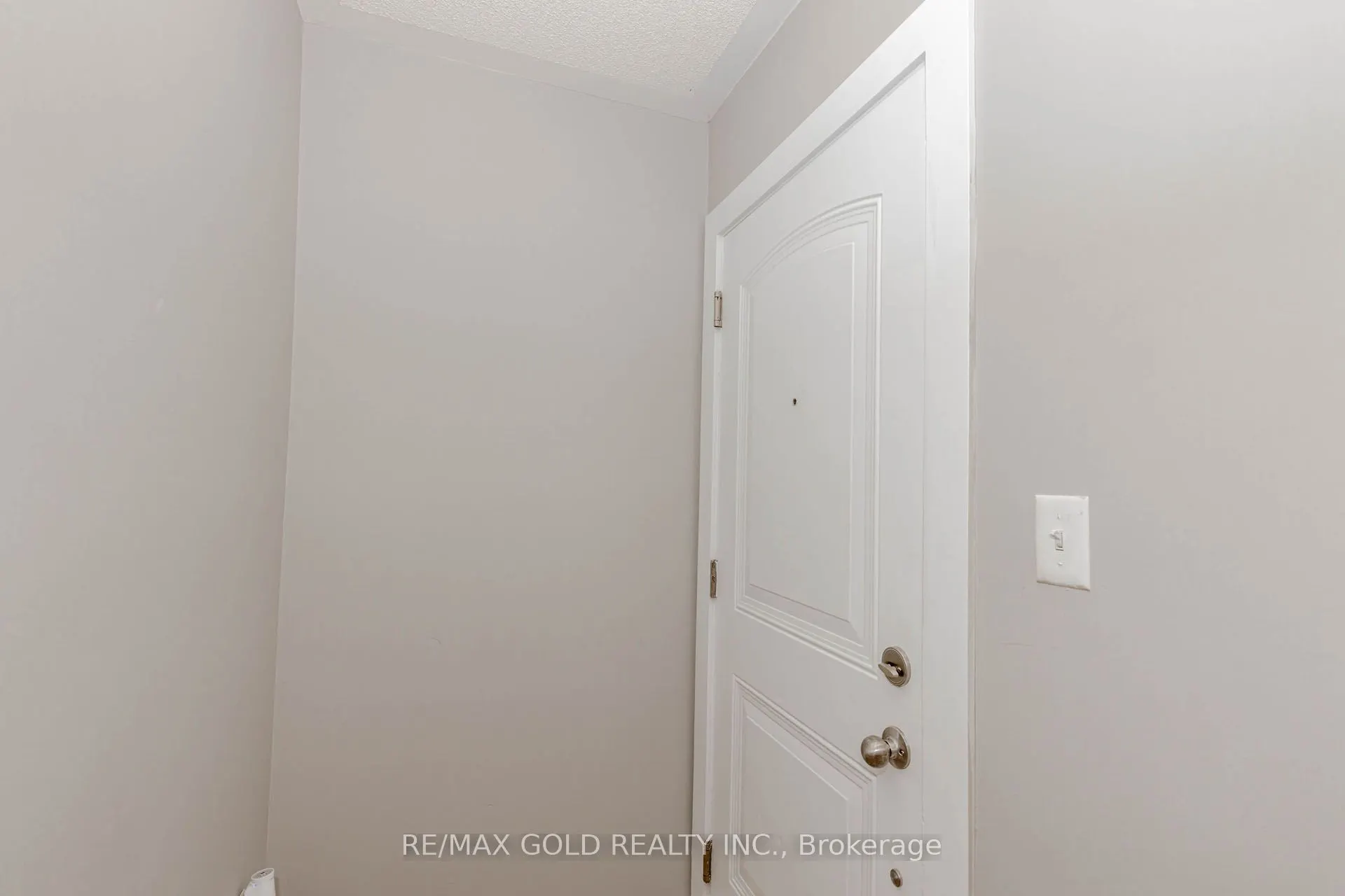 2468 Post Road, #20