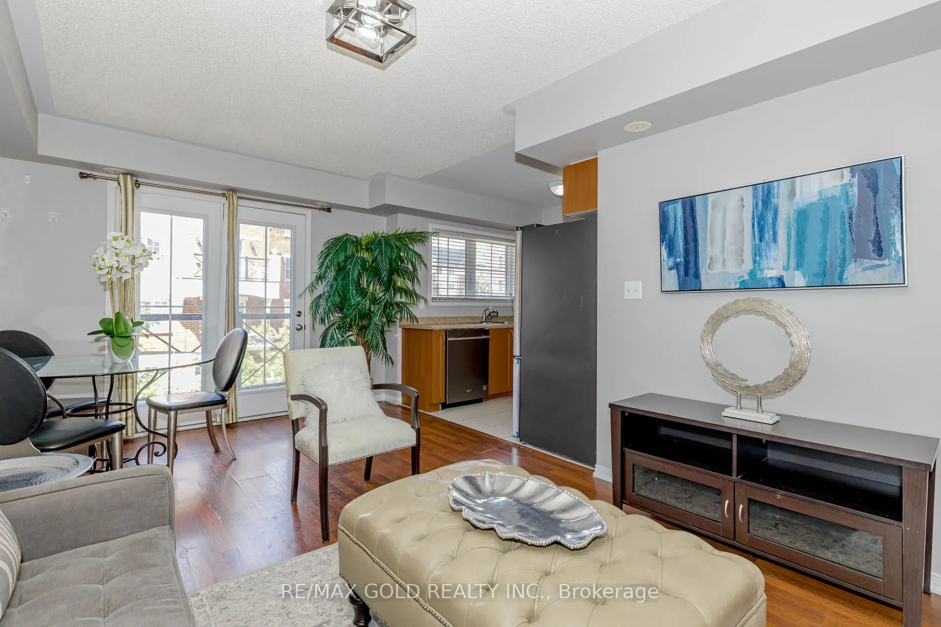 2468 Post Road, #20