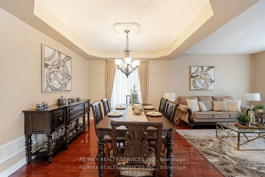 17 Regis Circle