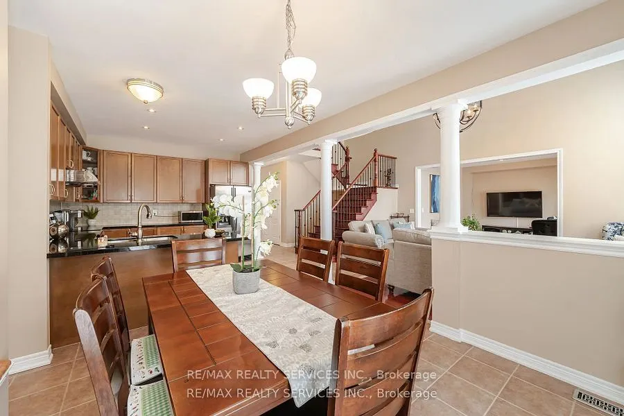 17 Regis Circle