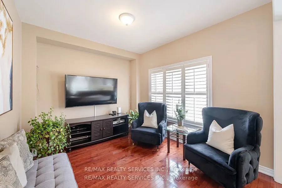 17 Regis Circle
