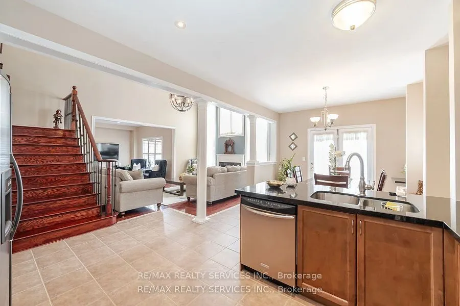 17 Regis Circle