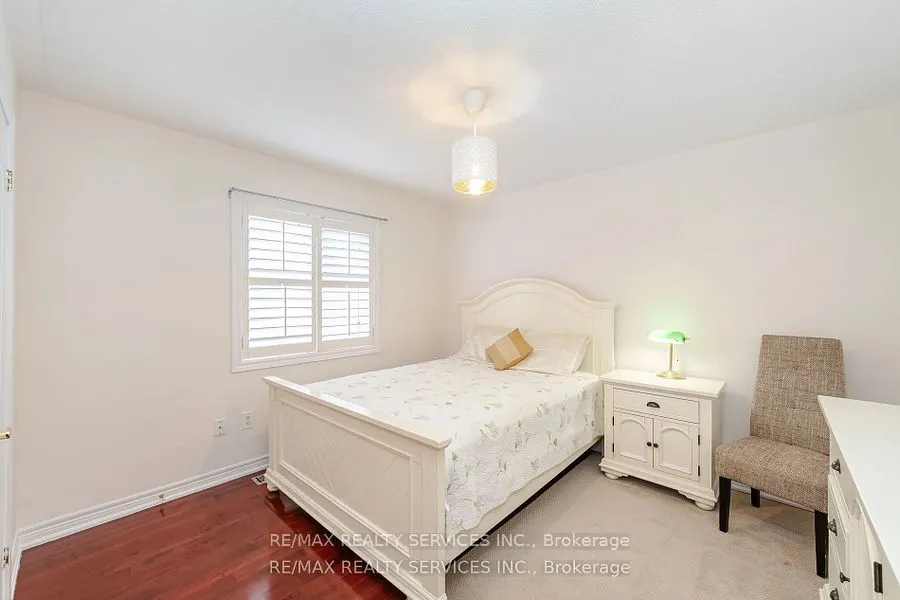 17 Regis Circle