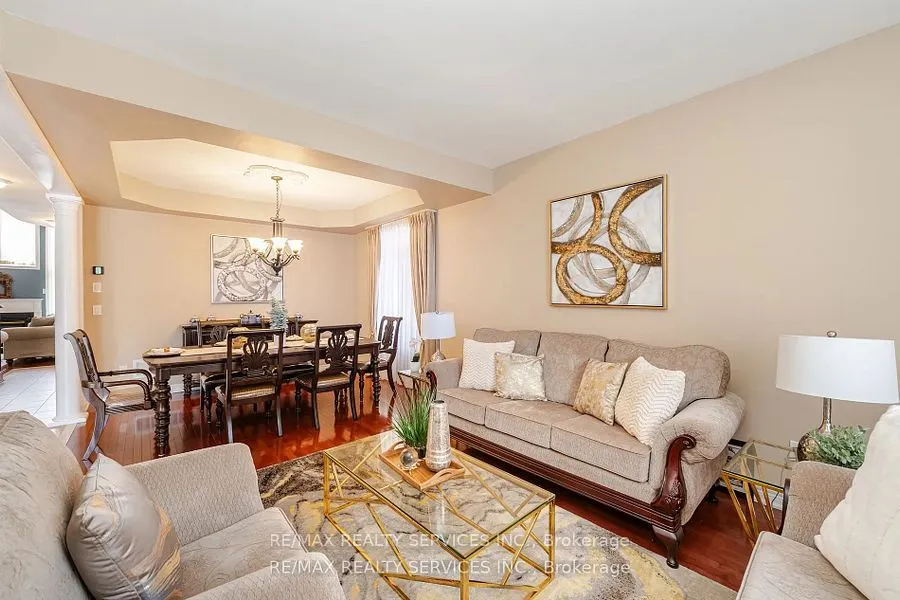 17 Regis Circle