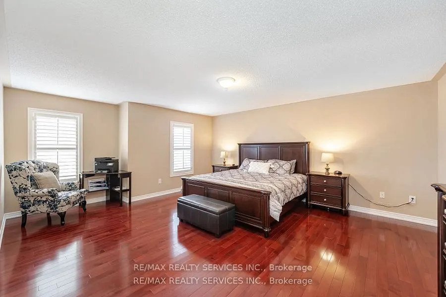 17 Regis Circle