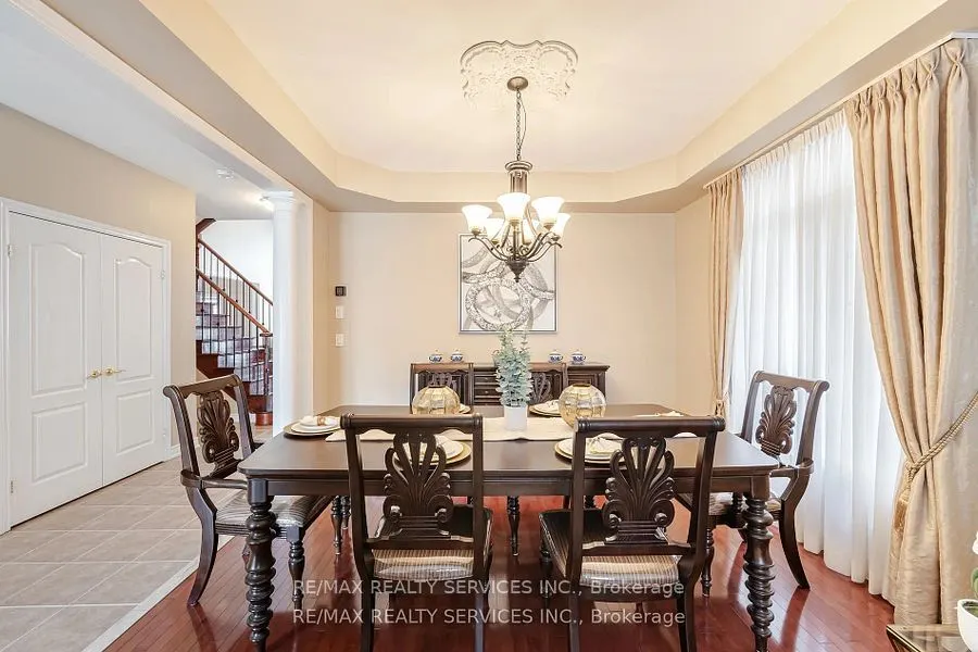 17 Regis Circle