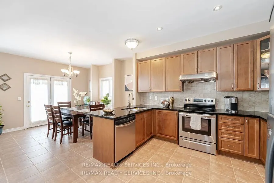 17 Regis Circle