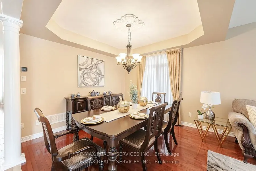 17 Regis Circle