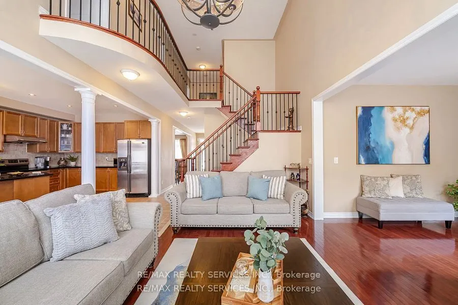 17 Regis Circle