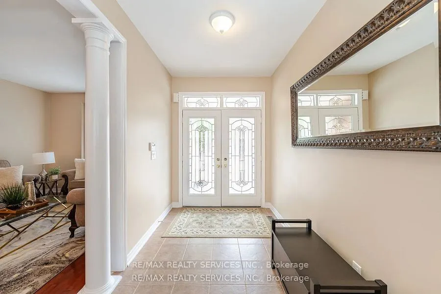 17 Regis Circle
