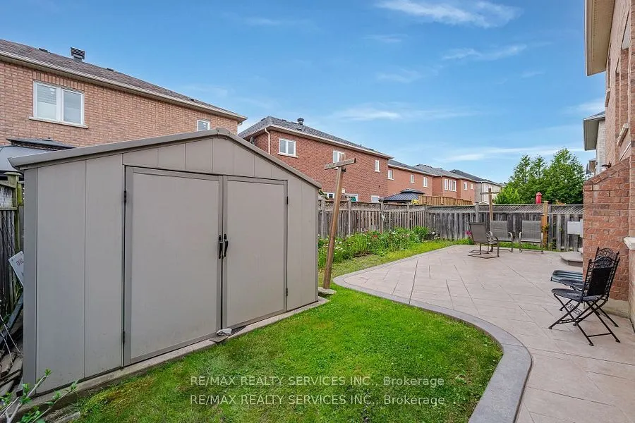 17 Regis Circle