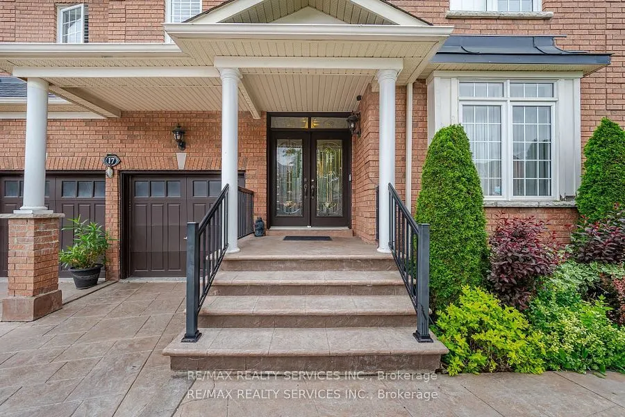 17 Regis Circle