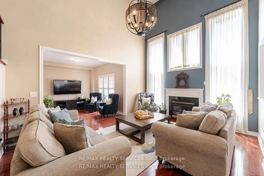 17 Regis Circle