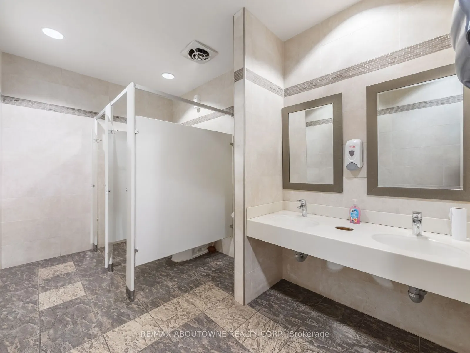344 Lakeshore Road E
