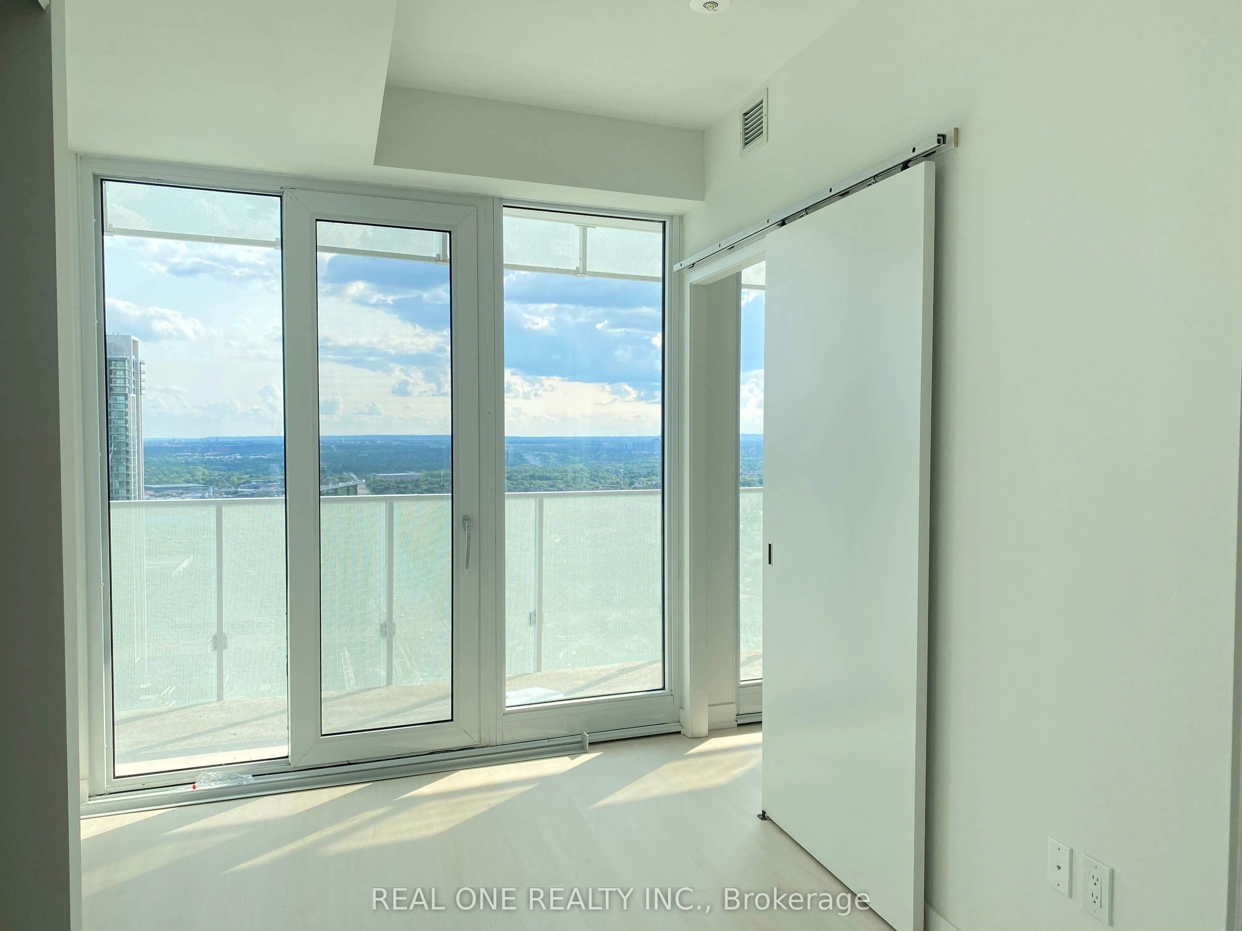 3900 Confederation Parkway, #3807