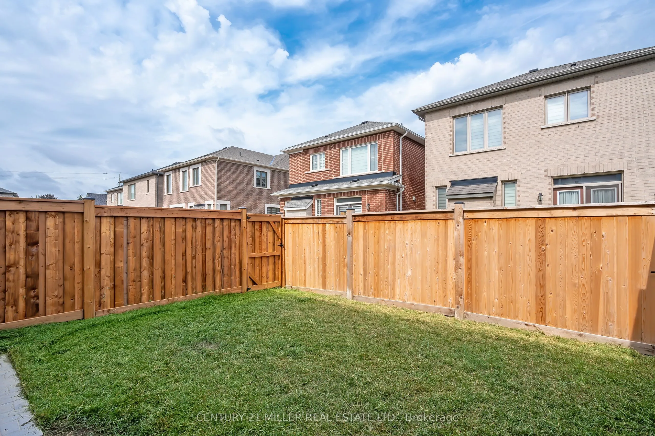 1554 Moira Crescent