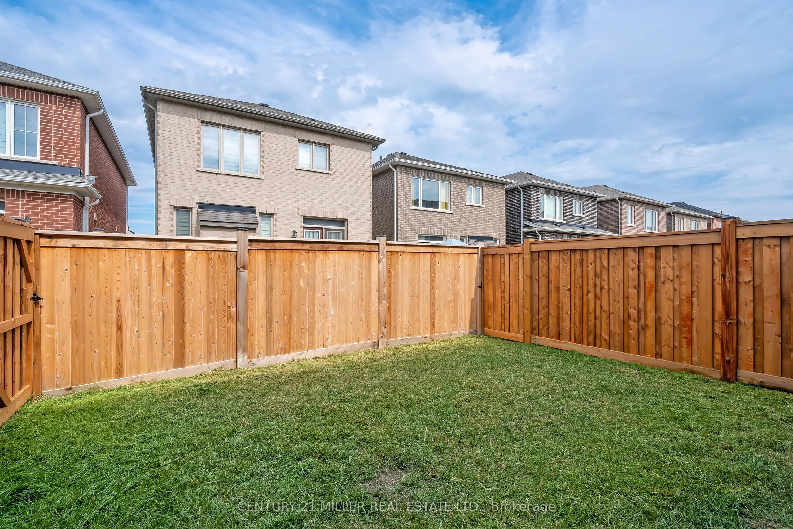 1554 Moira Crescent