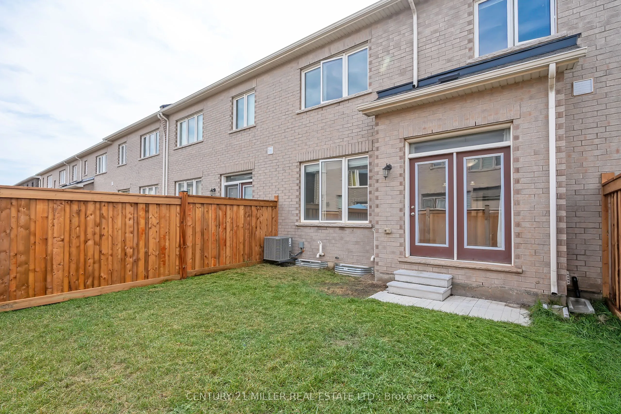 1554 Moira Crescent