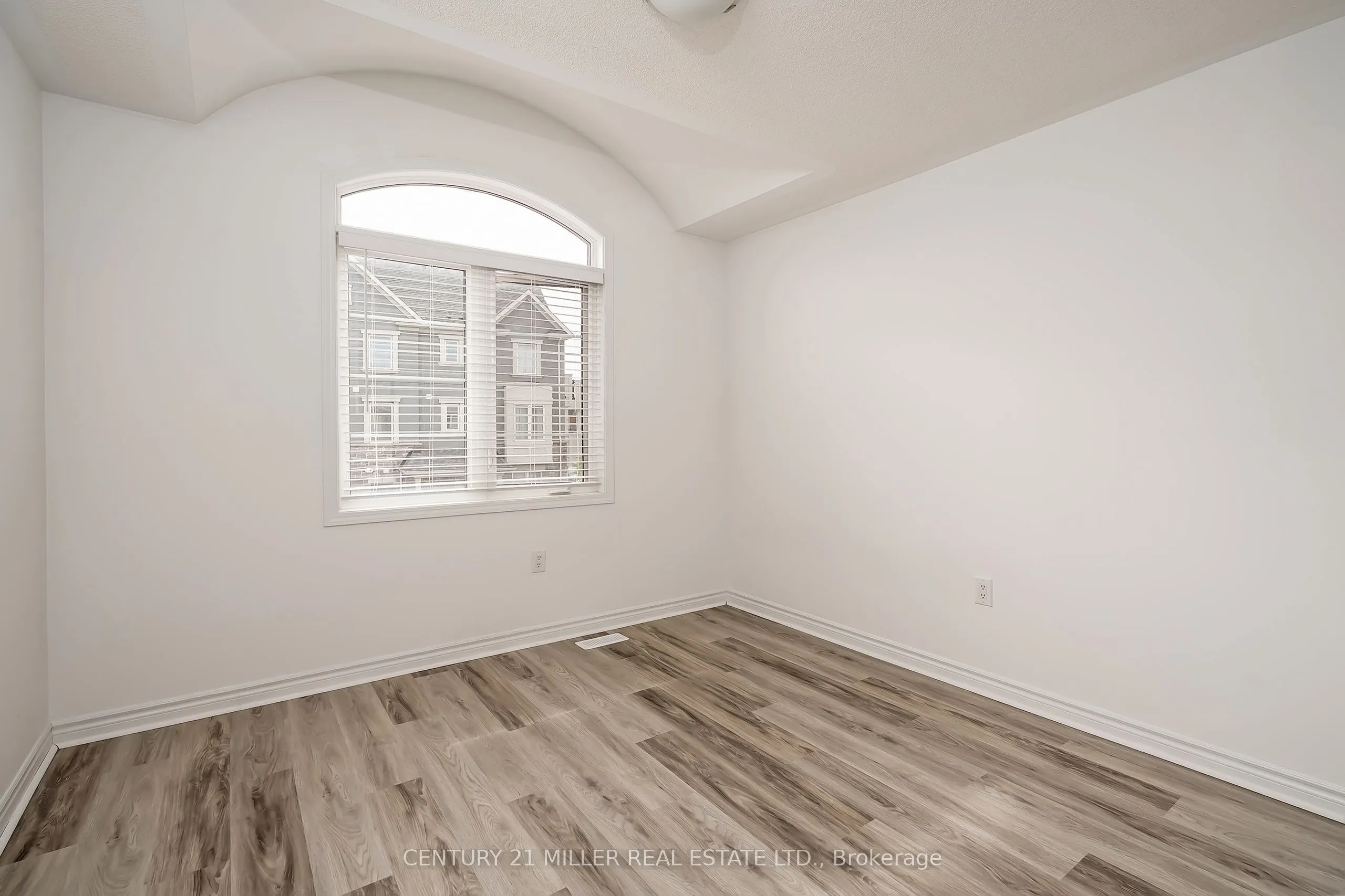 1554 Moira Crescent