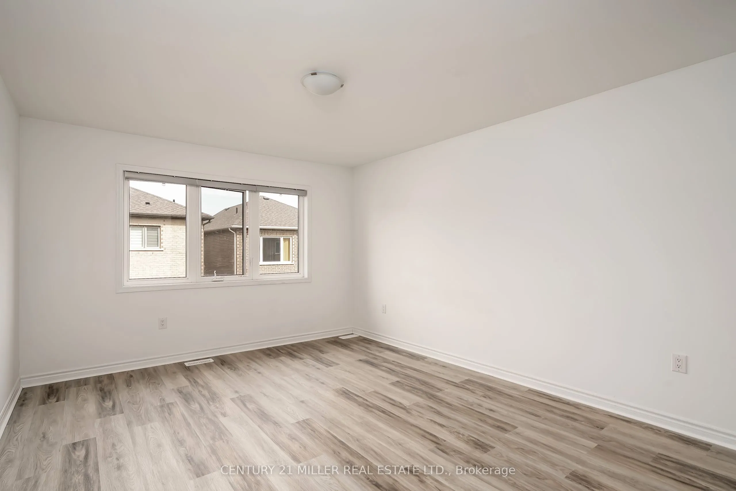 1554 Moira Crescent
