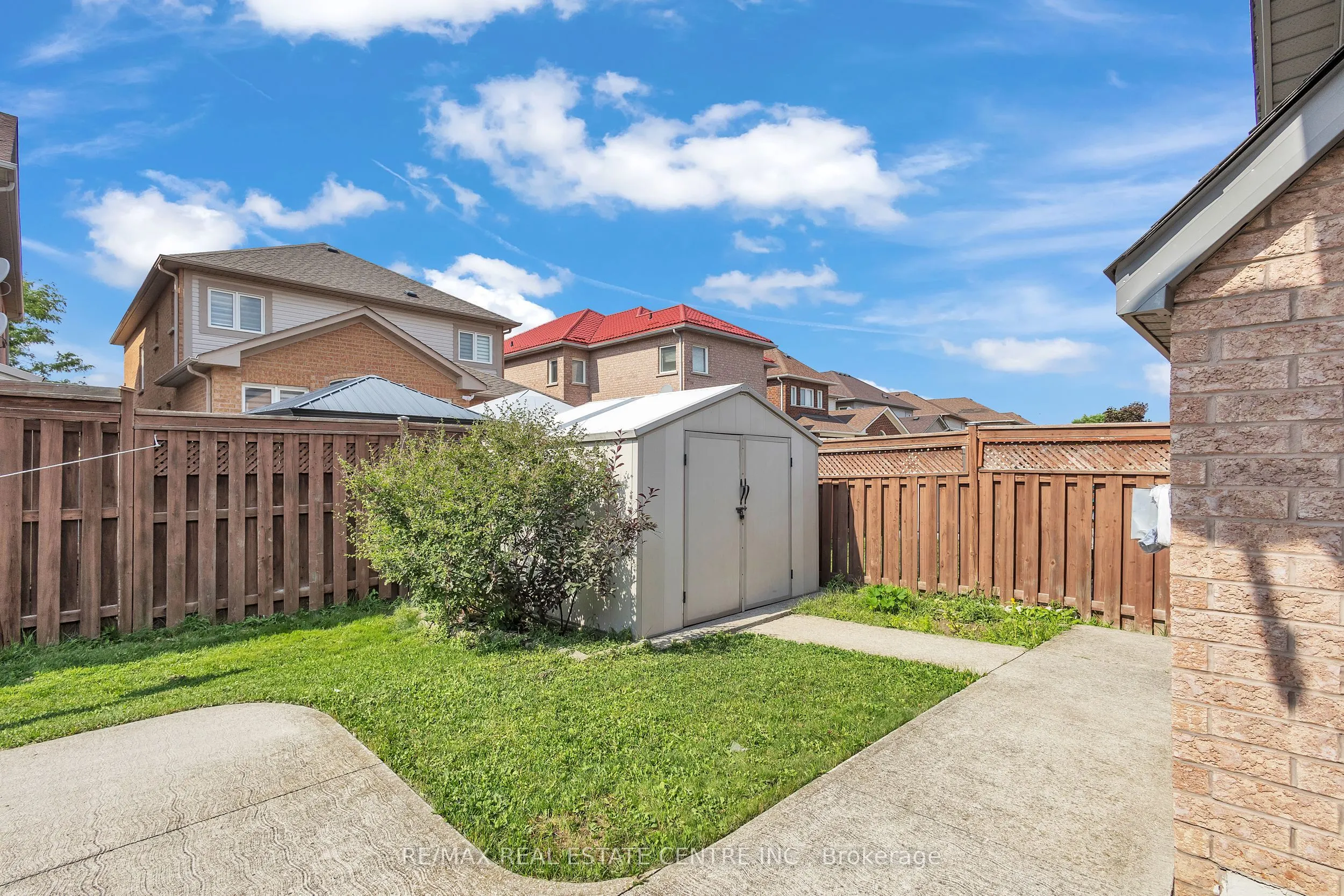 30 El Camino Way