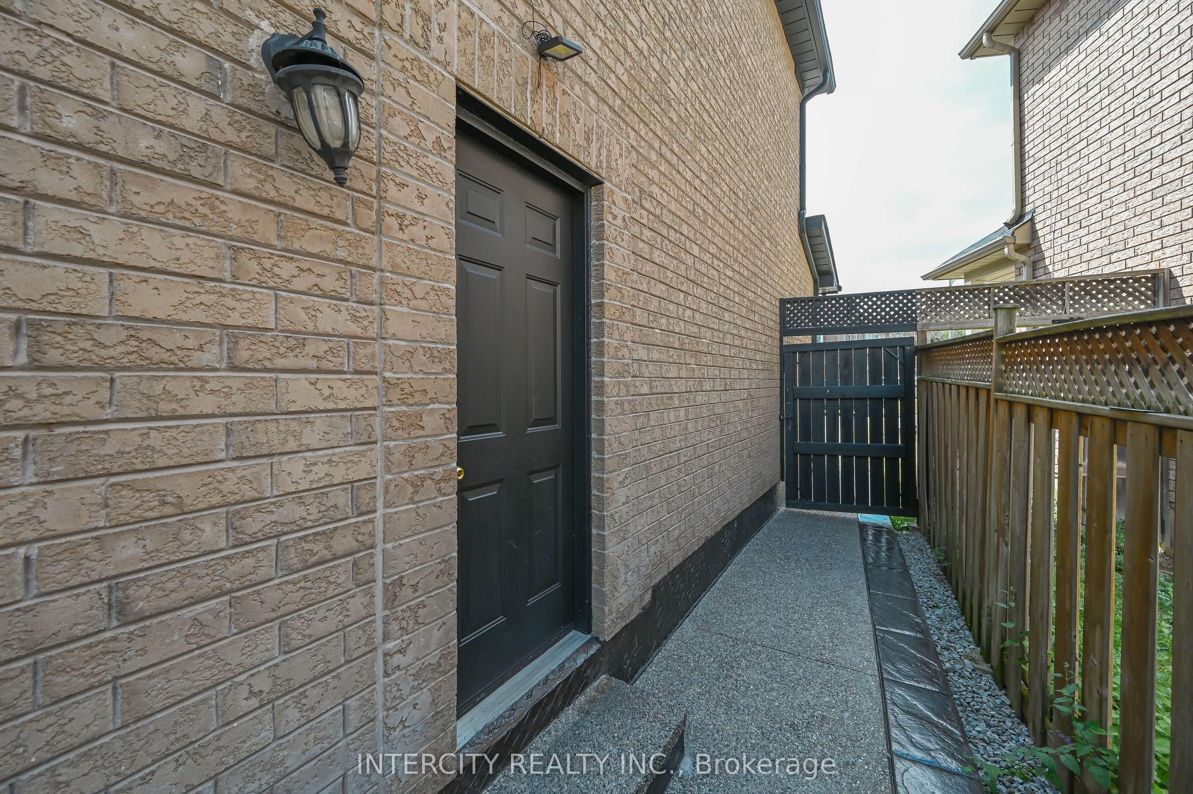 11 Allangrove Drive
