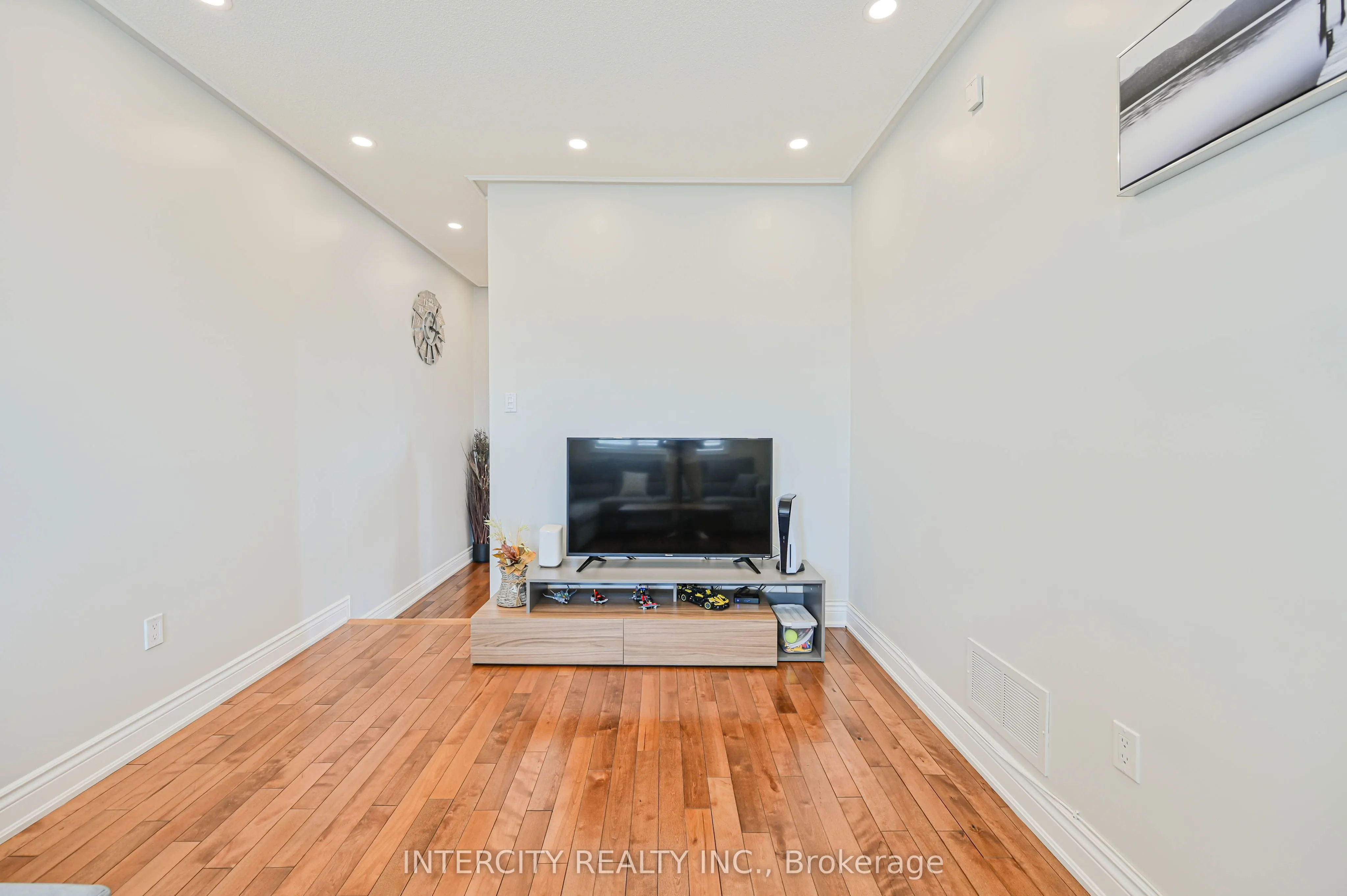 11 Allangrove Drive