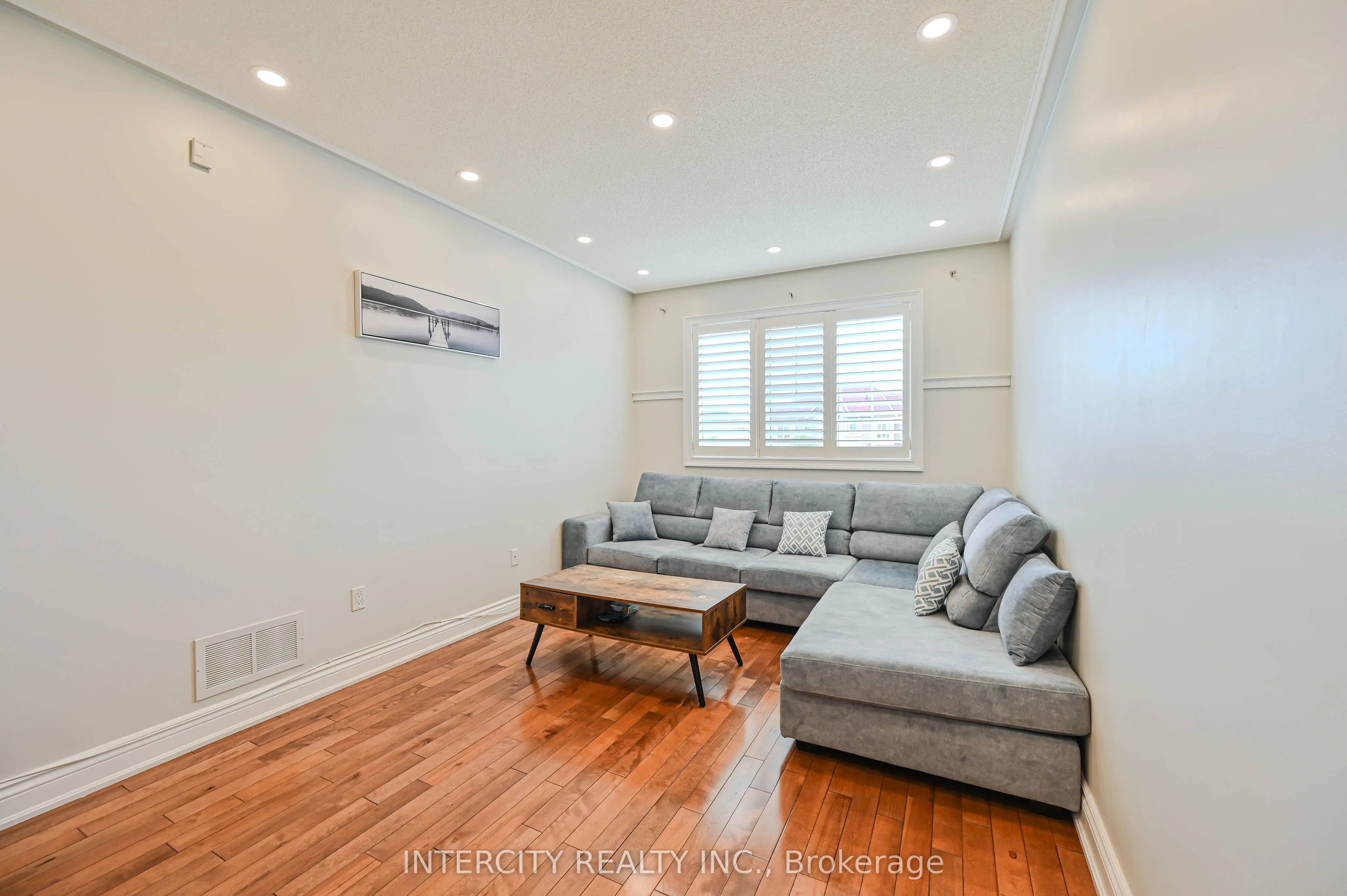11 Allangrove Drive