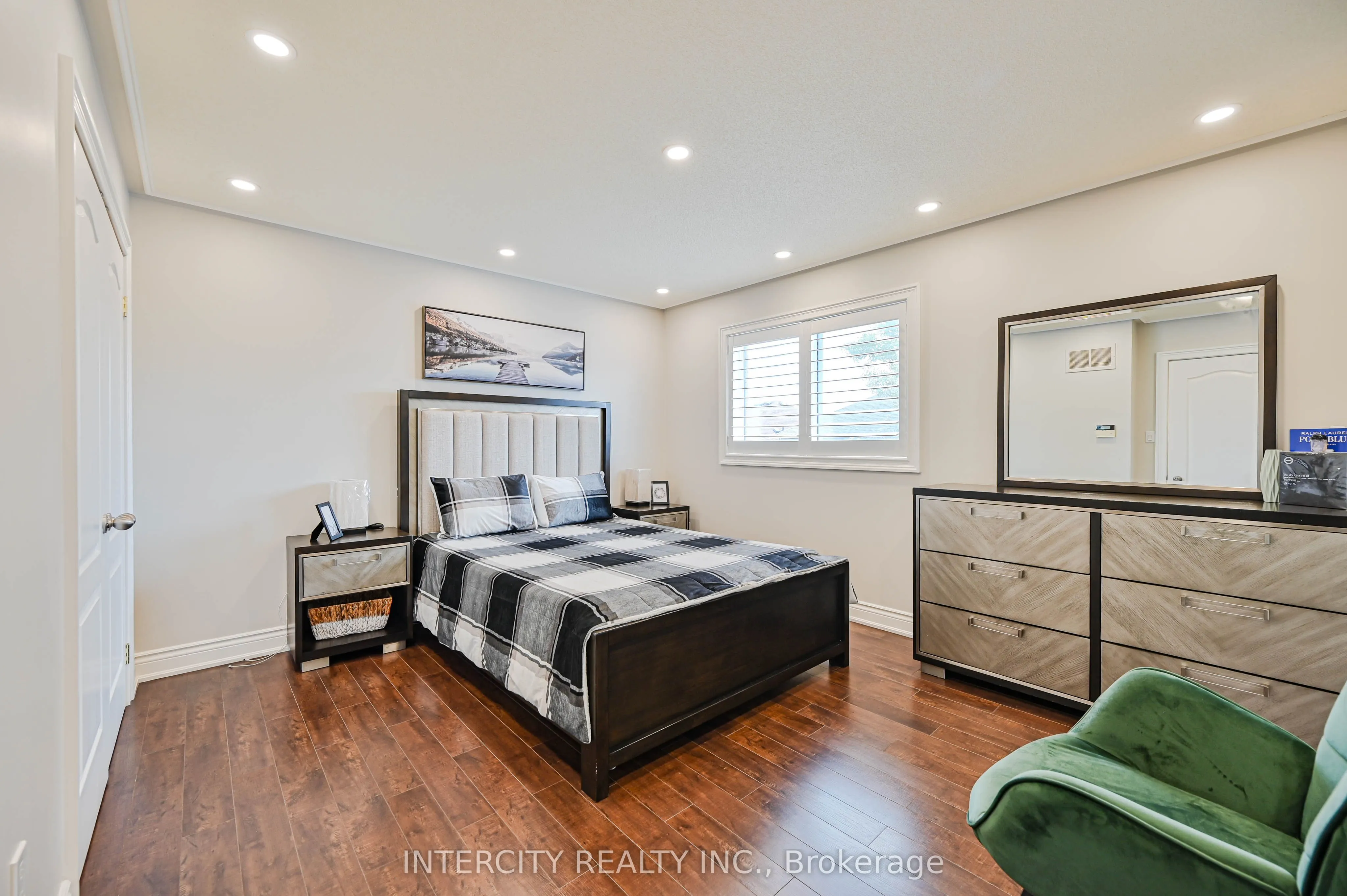 11 Allangrove Drive