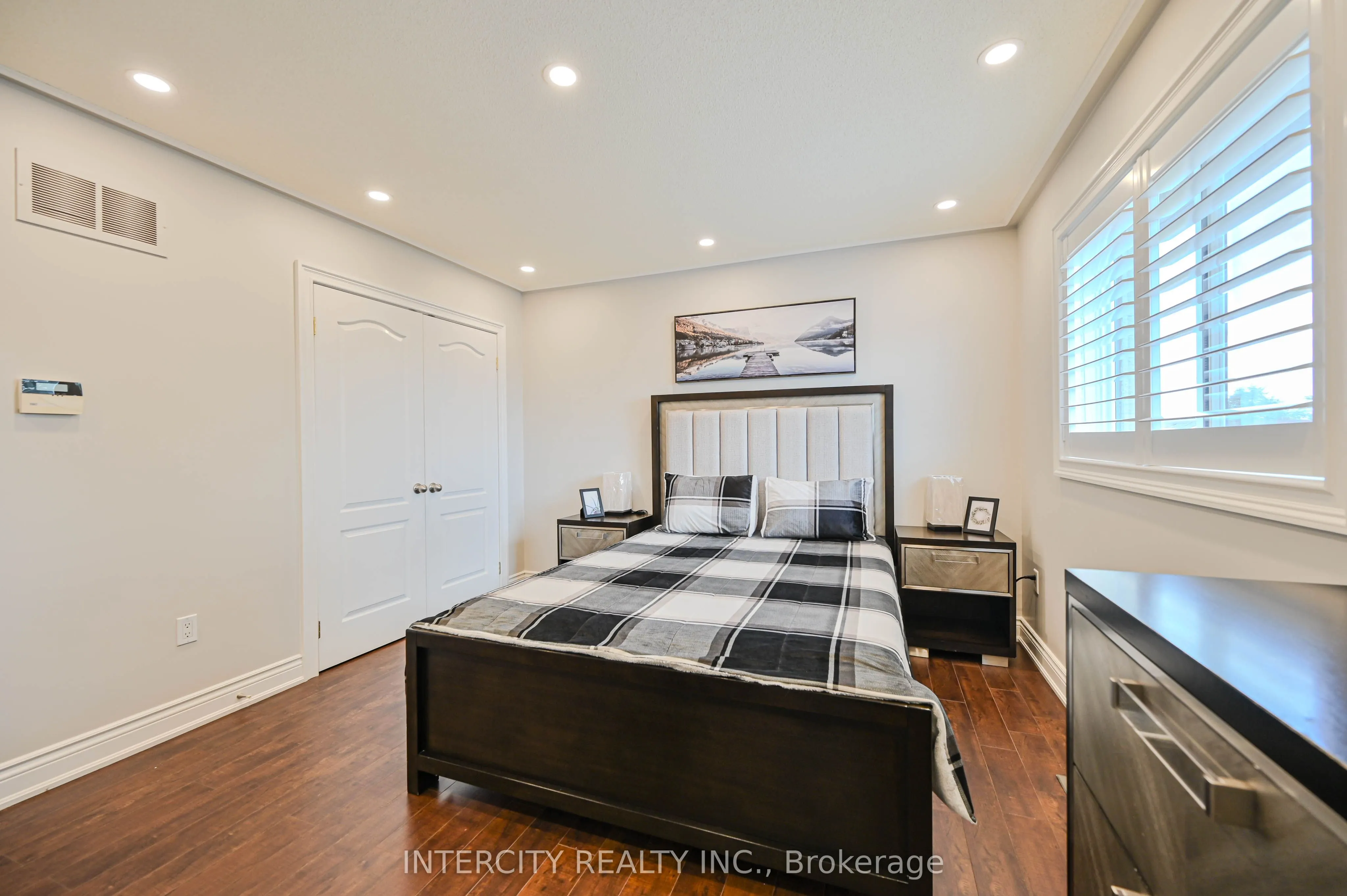 11 Allangrove Drive