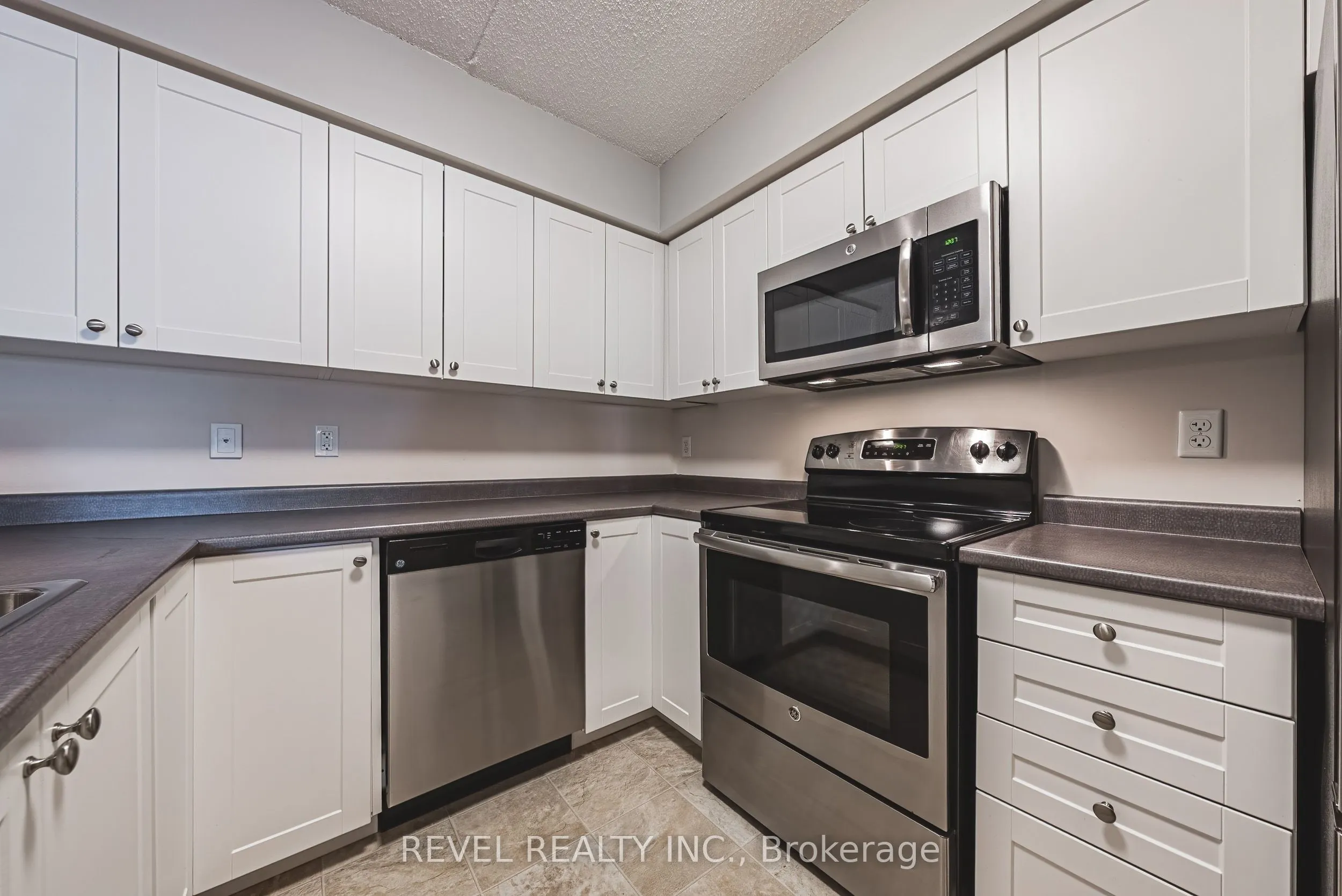 1450 Main Street E, #106