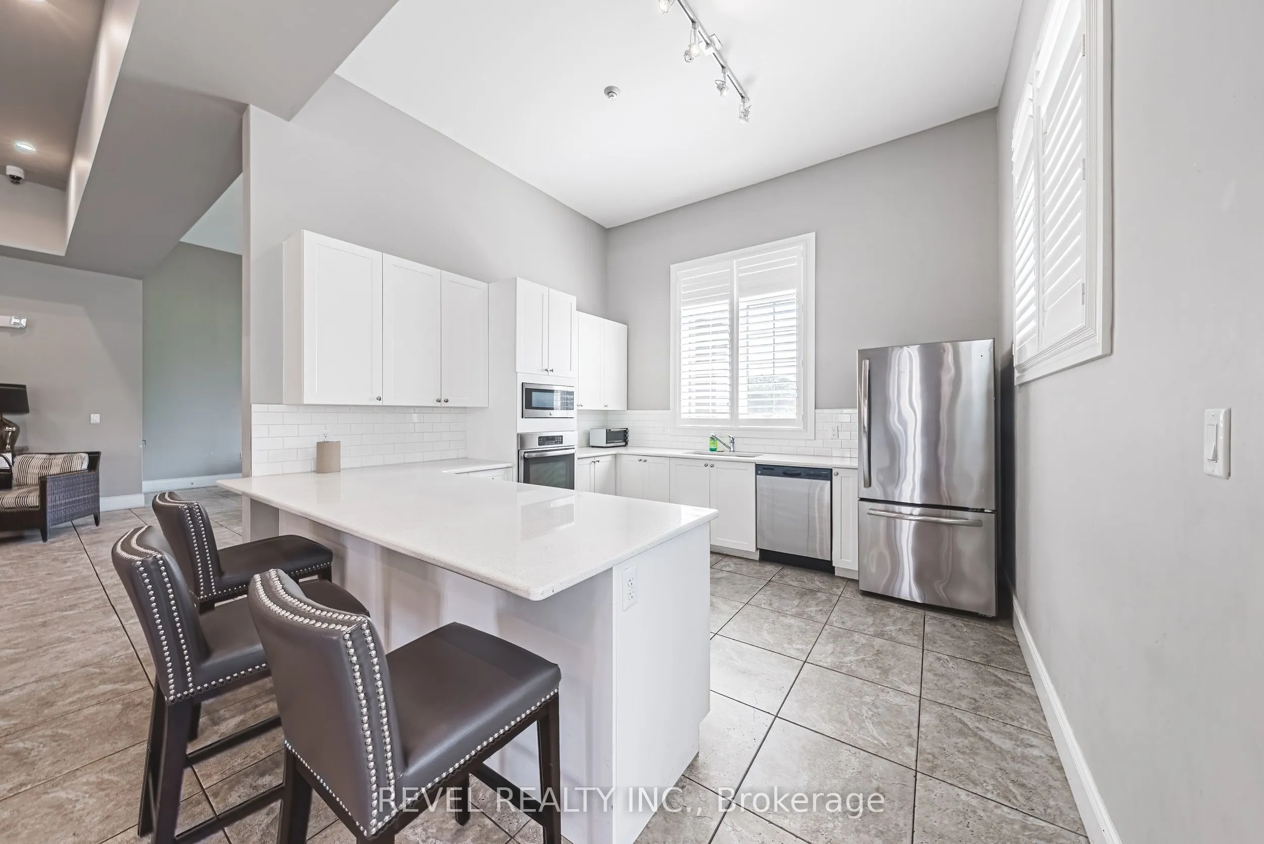 1450 Main Street E, #106