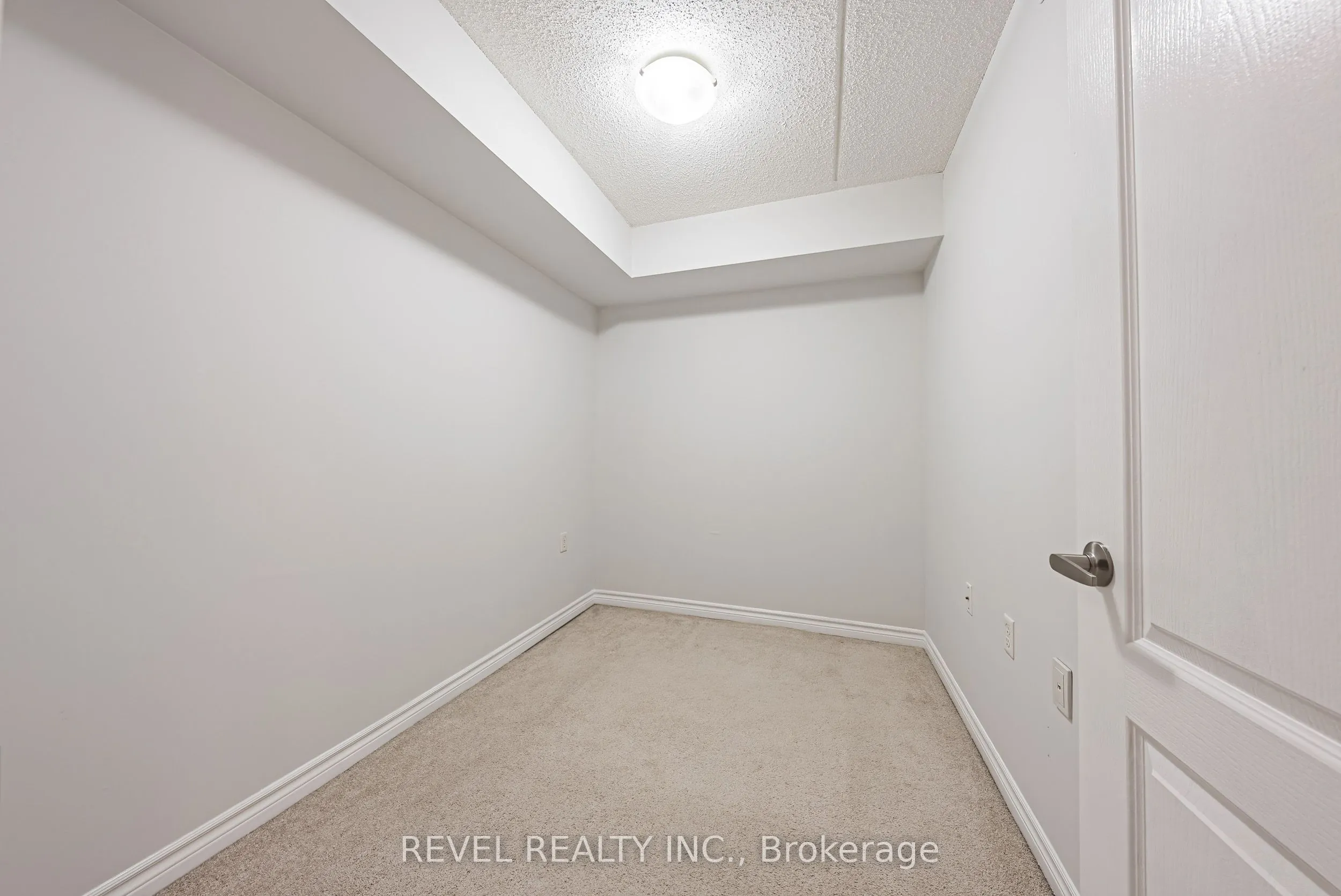 1450 Main Street E, #106