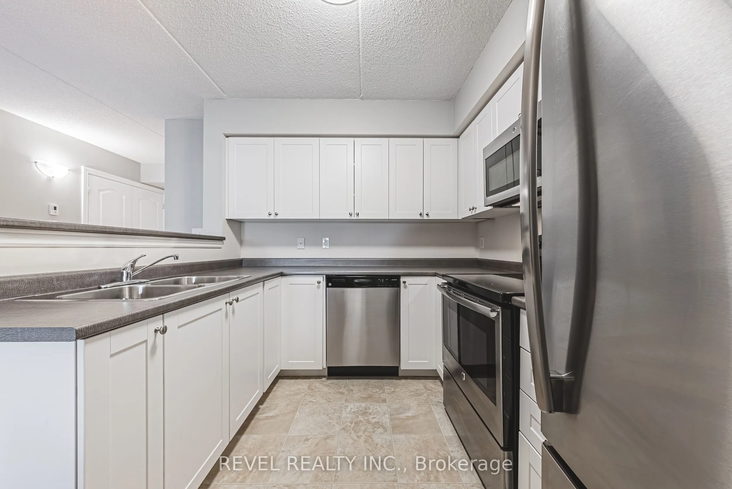 1450 Main Street E, #106