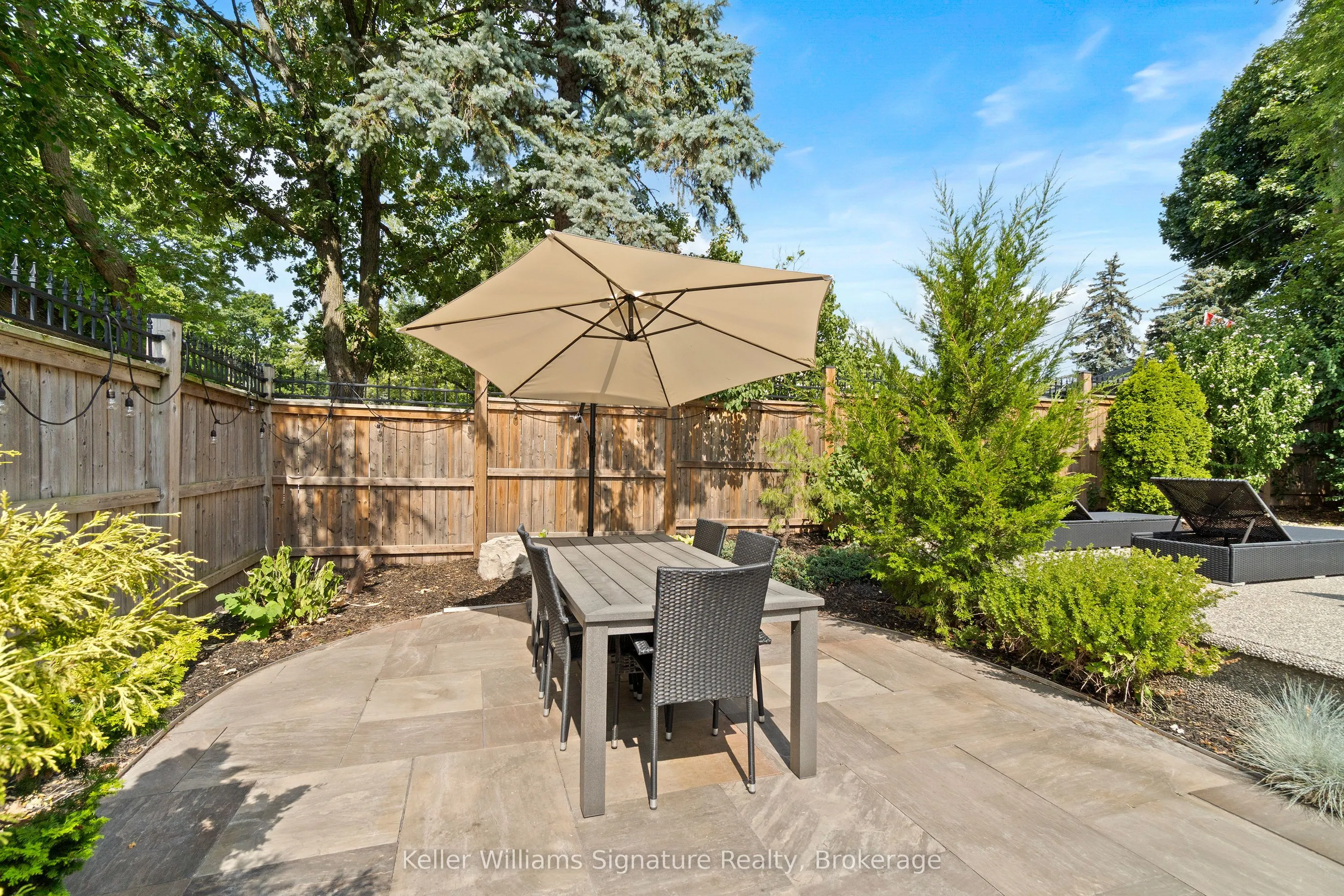 1225 Elgin Crescent
