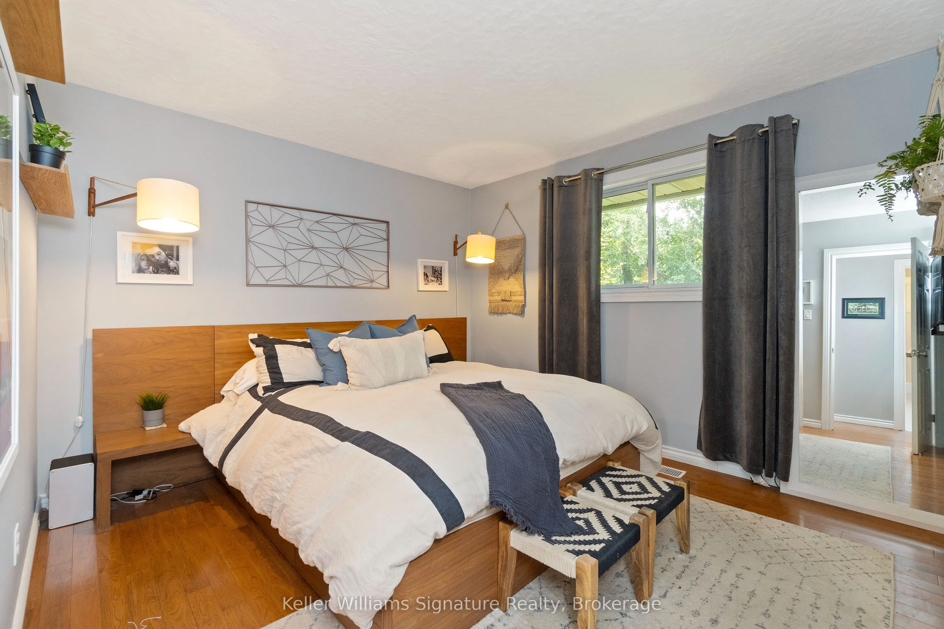 1225 Elgin Crescent