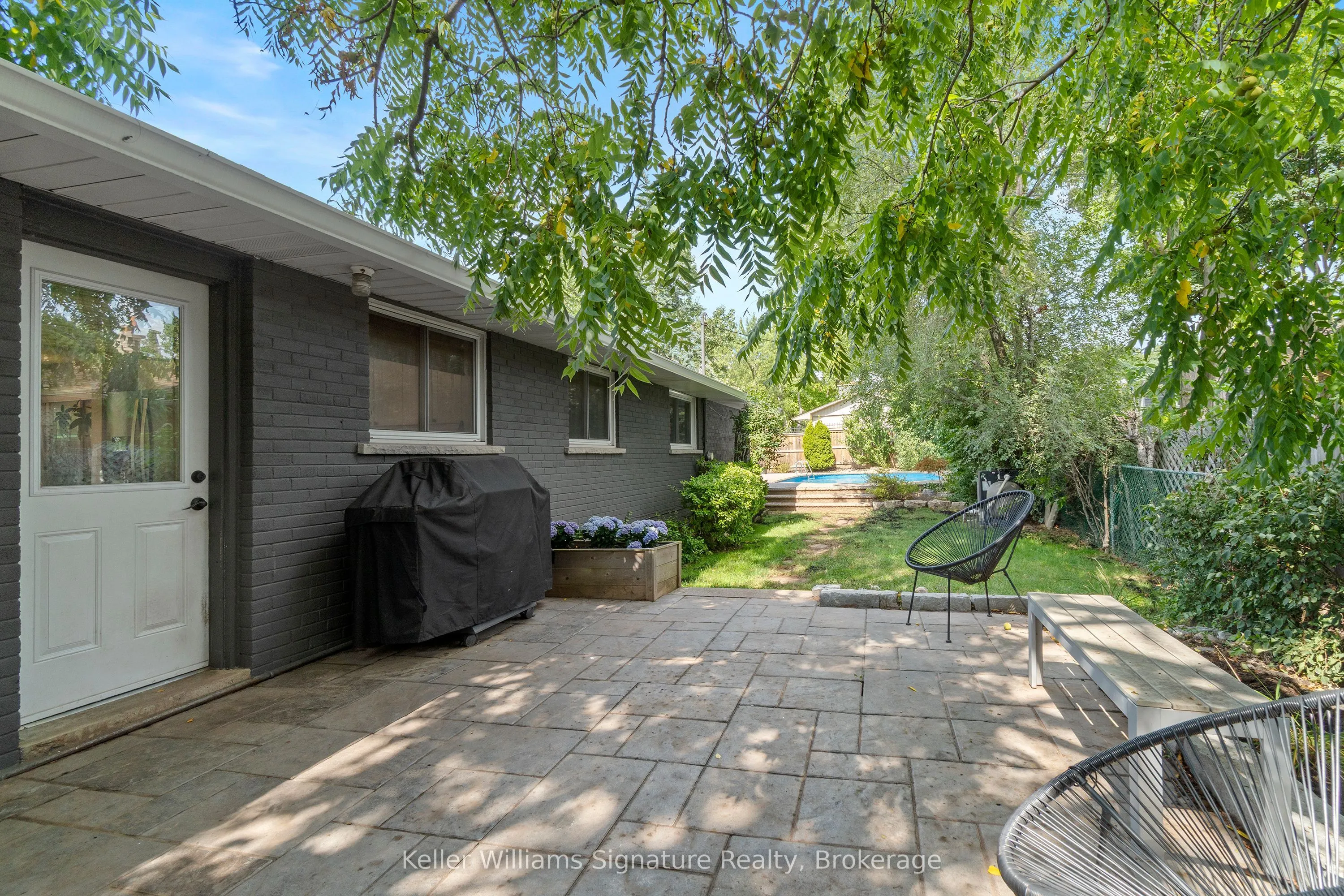 1225 Elgin Crescent