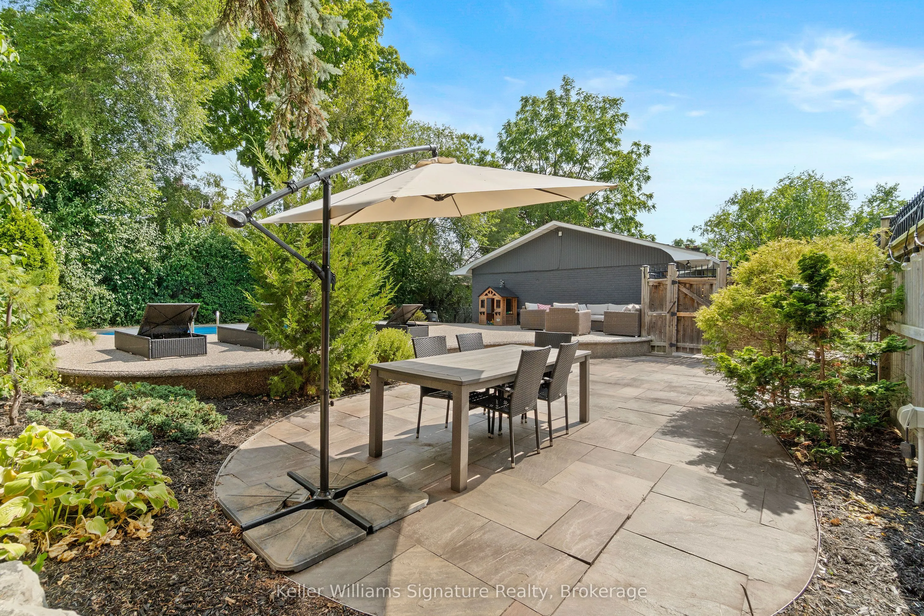 1225 Elgin Crescent