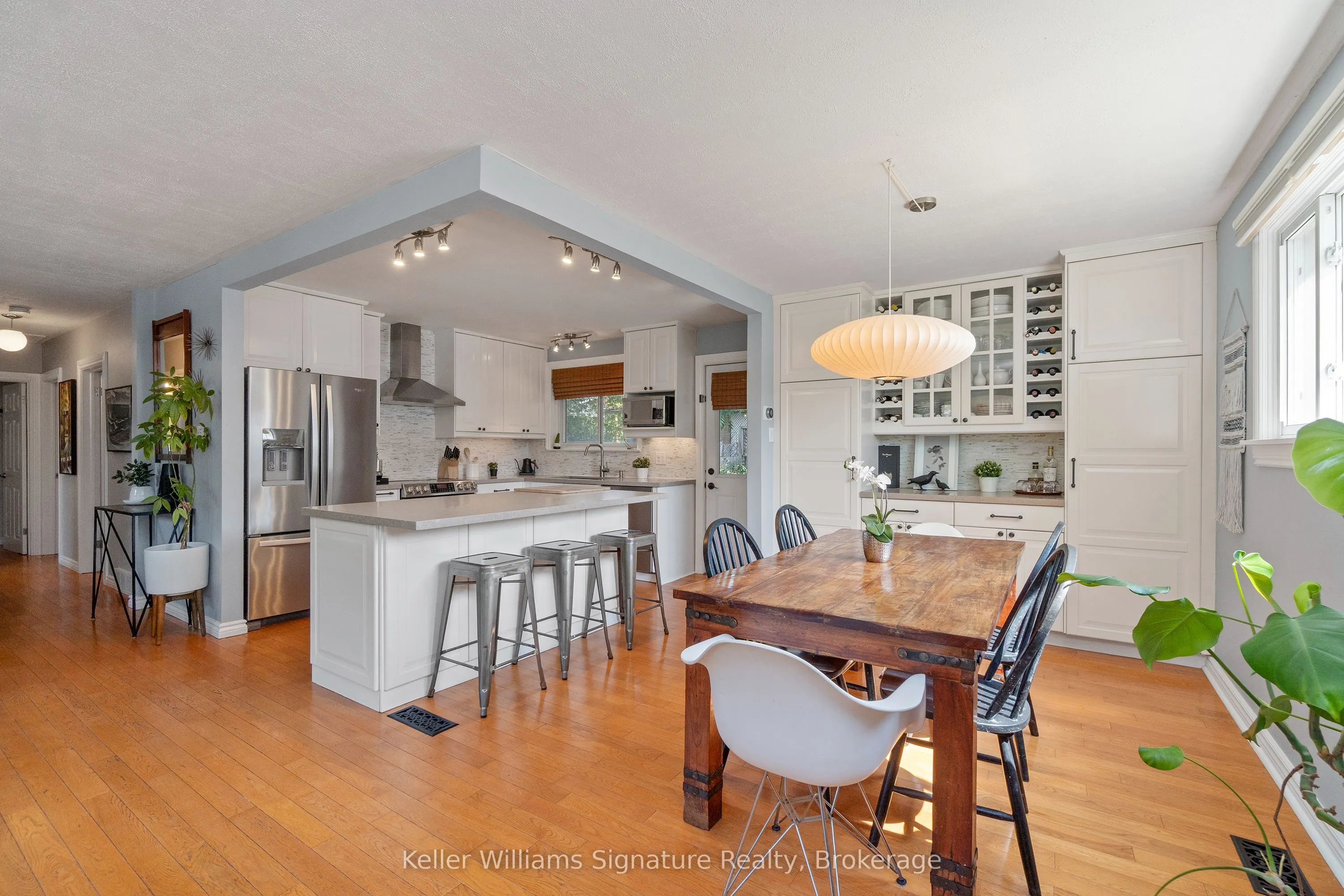 1225 Elgin Crescent