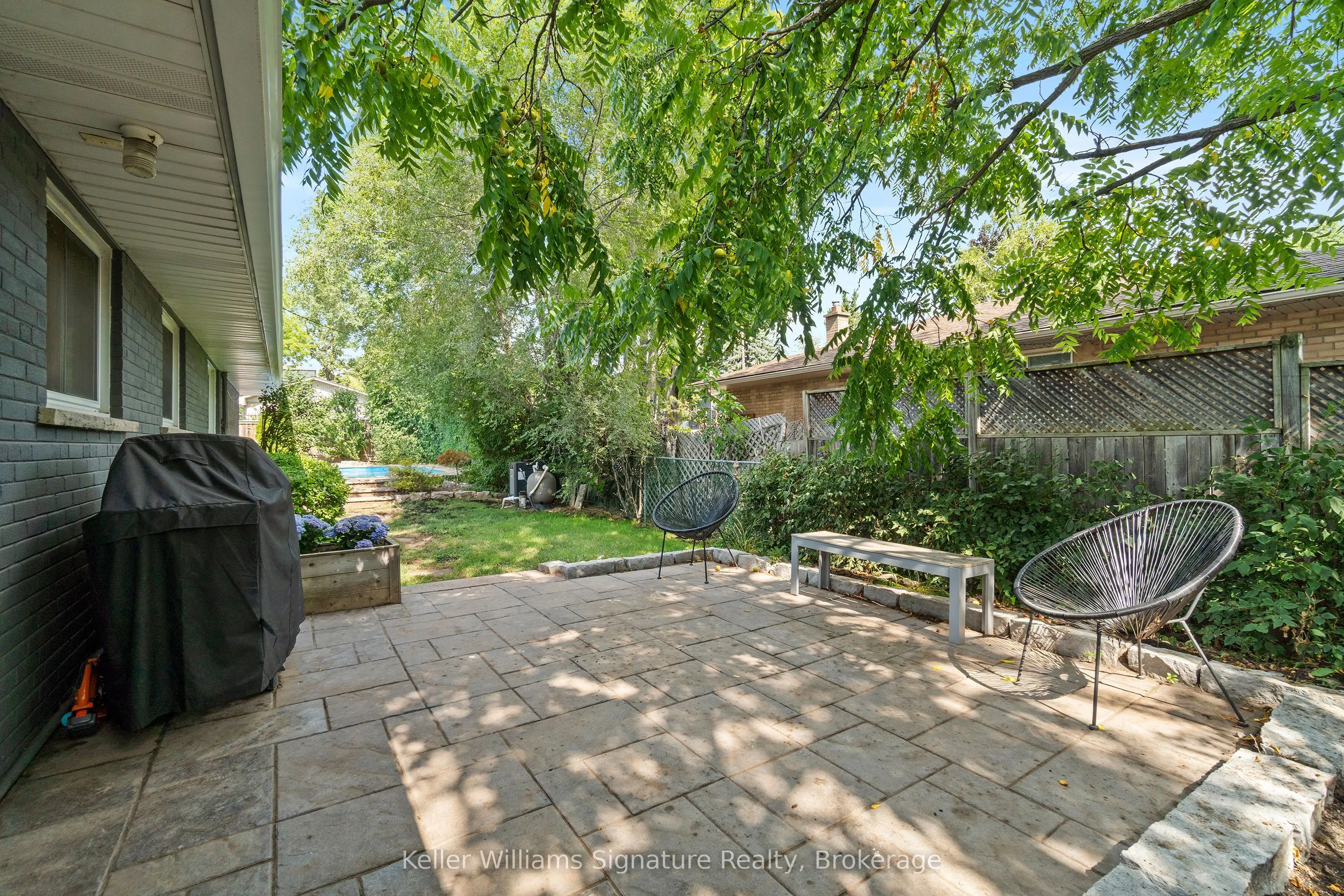 1225 Elgin Crescent
