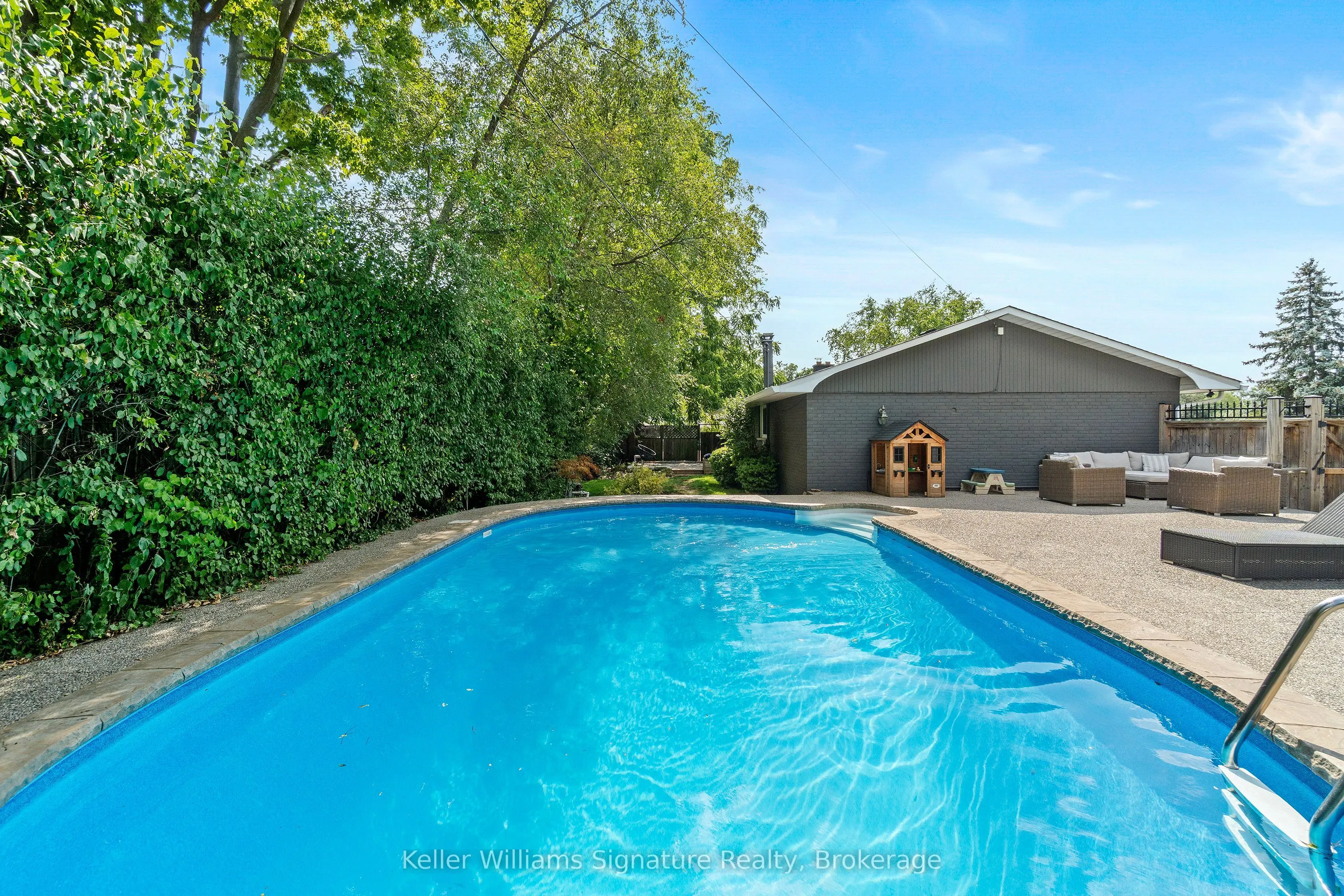 1225 Elgin Crescent