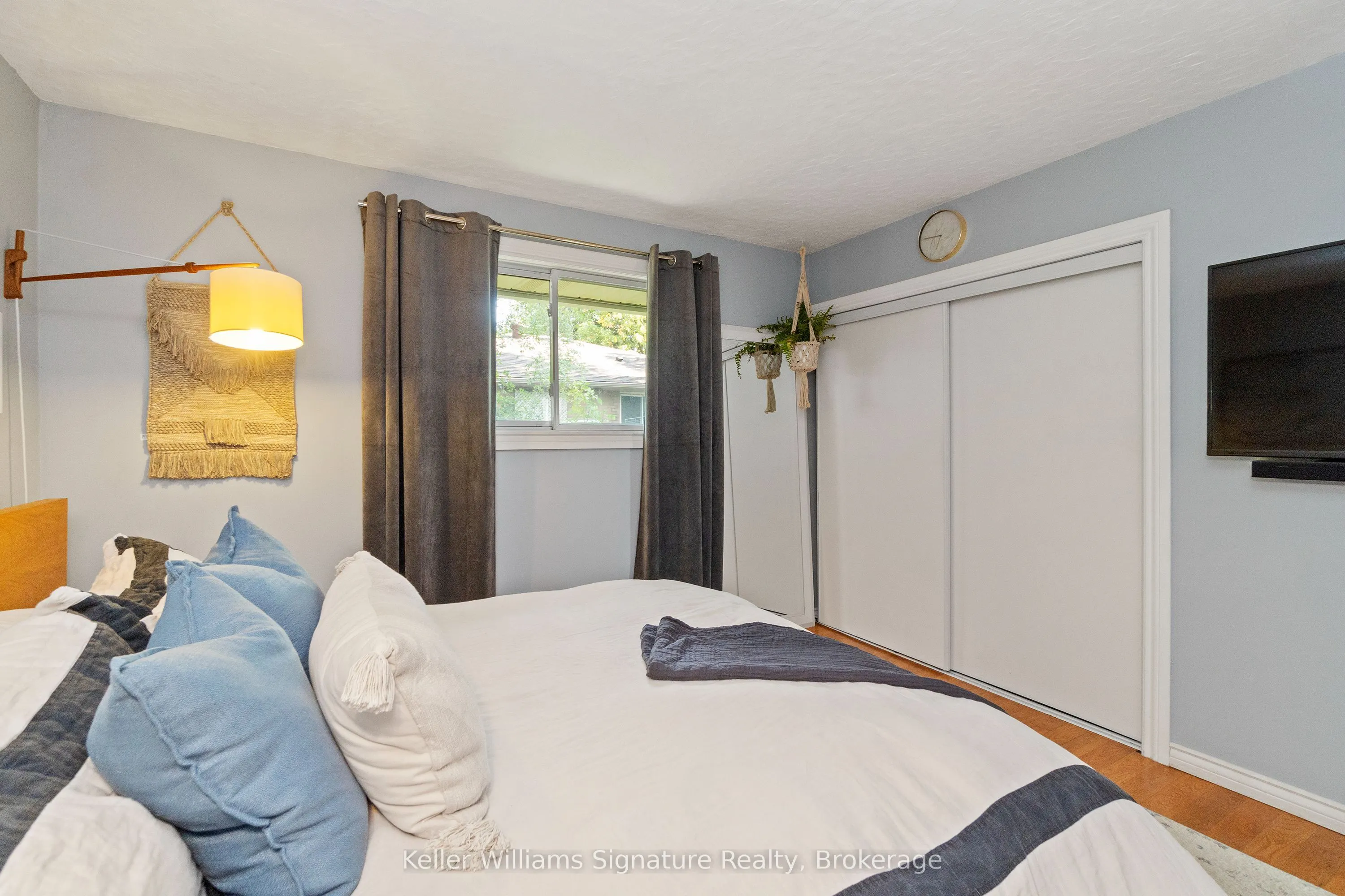 1225 Elgin Crescent