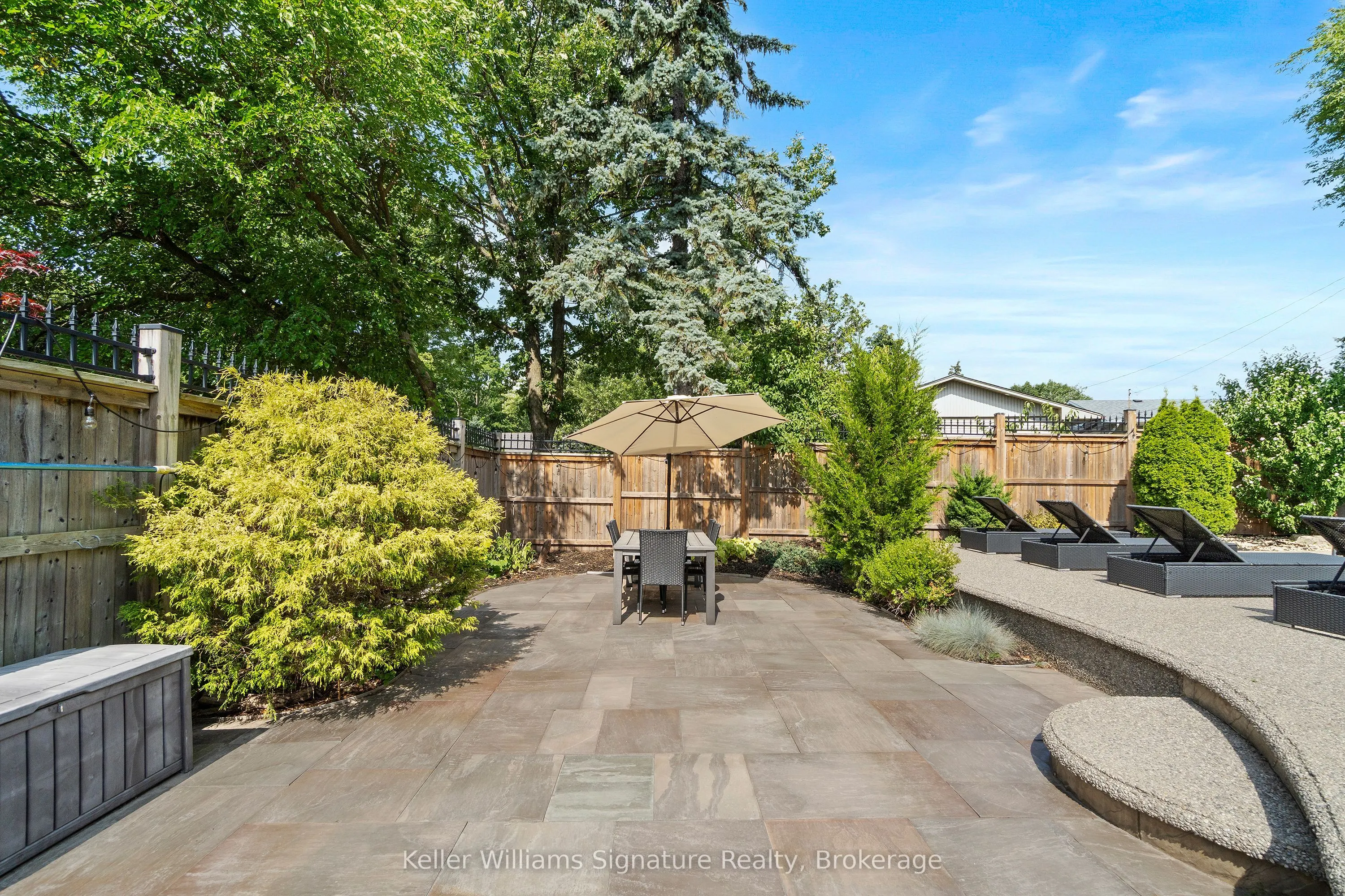 1225 Elgin Crescent