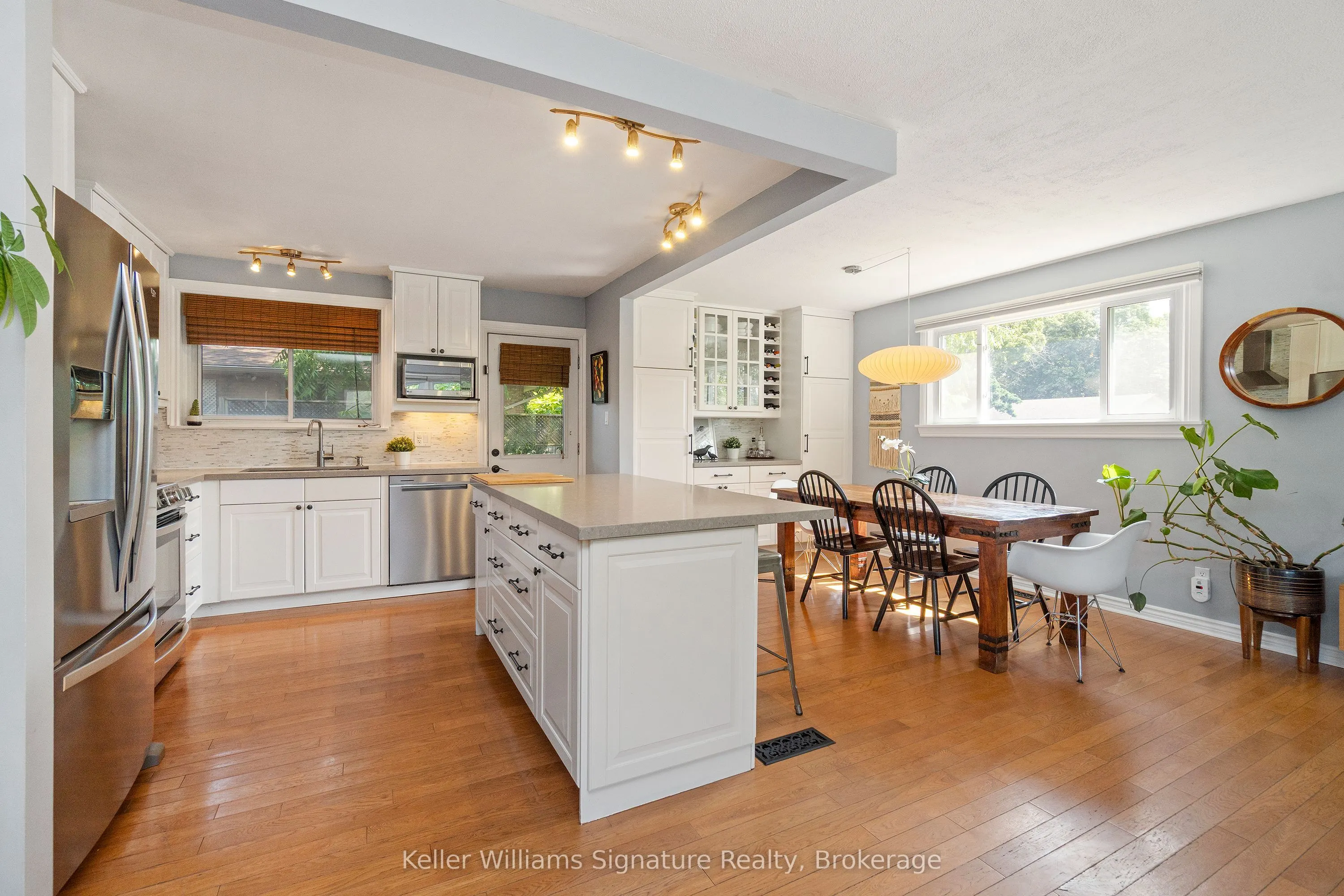1225 Elgin Crescent