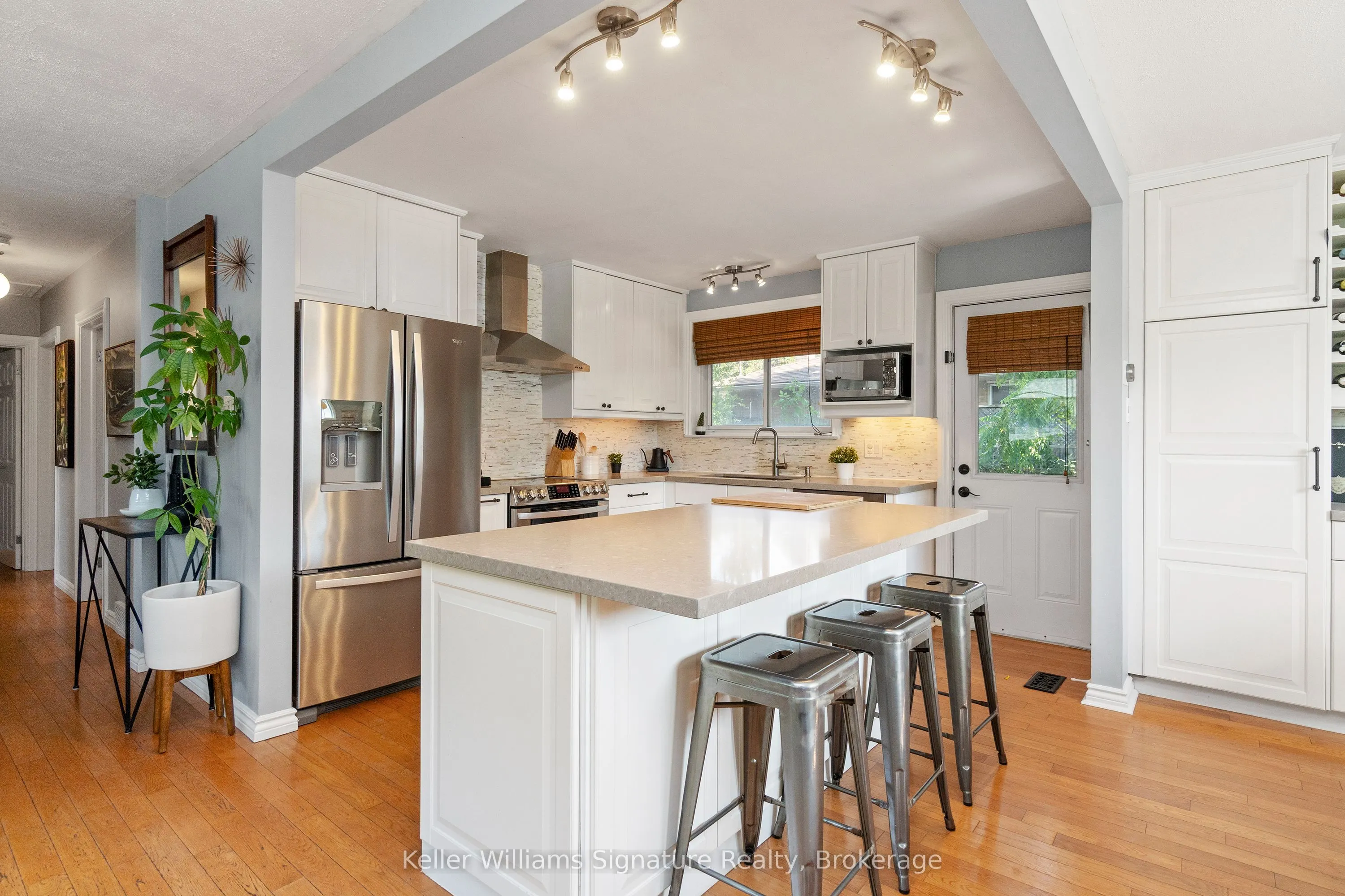 1225 Elgin Crescent