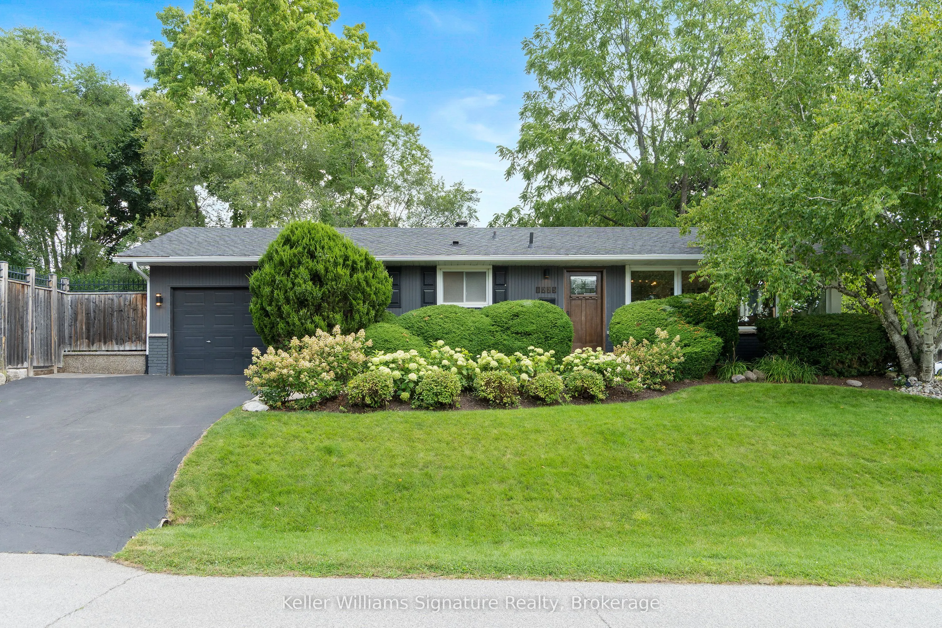 1225 Elgin Crescent